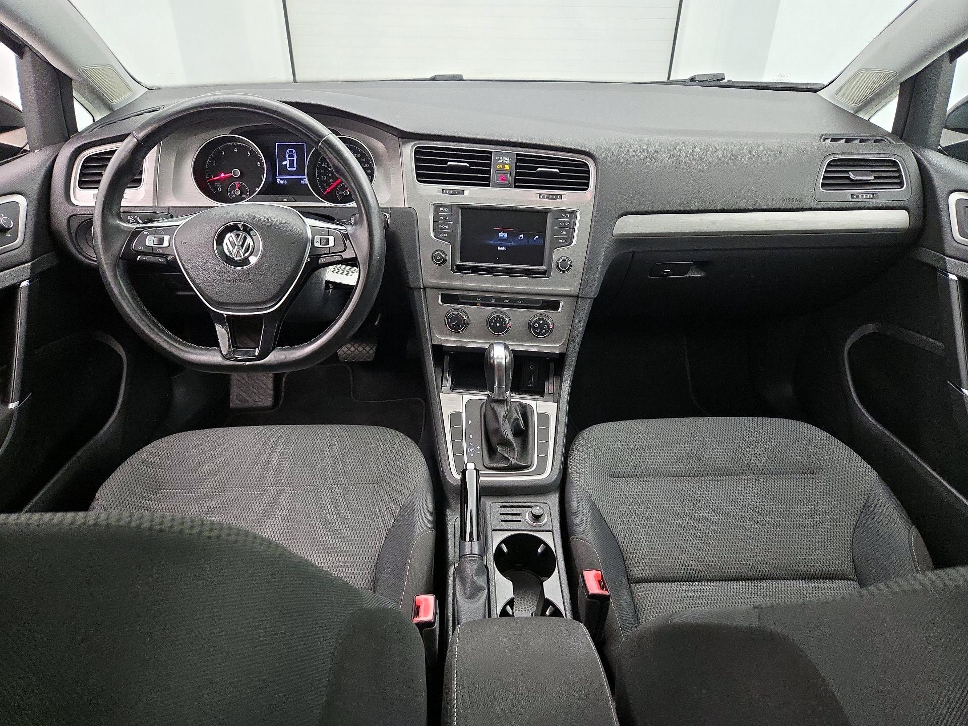 Thumbnail: 2016 Volkswagen Golf - 9