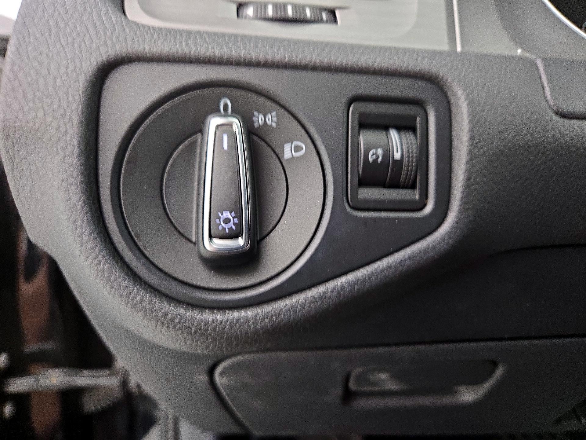 Thumbnail: 2016 Volkswagen Golf - 13