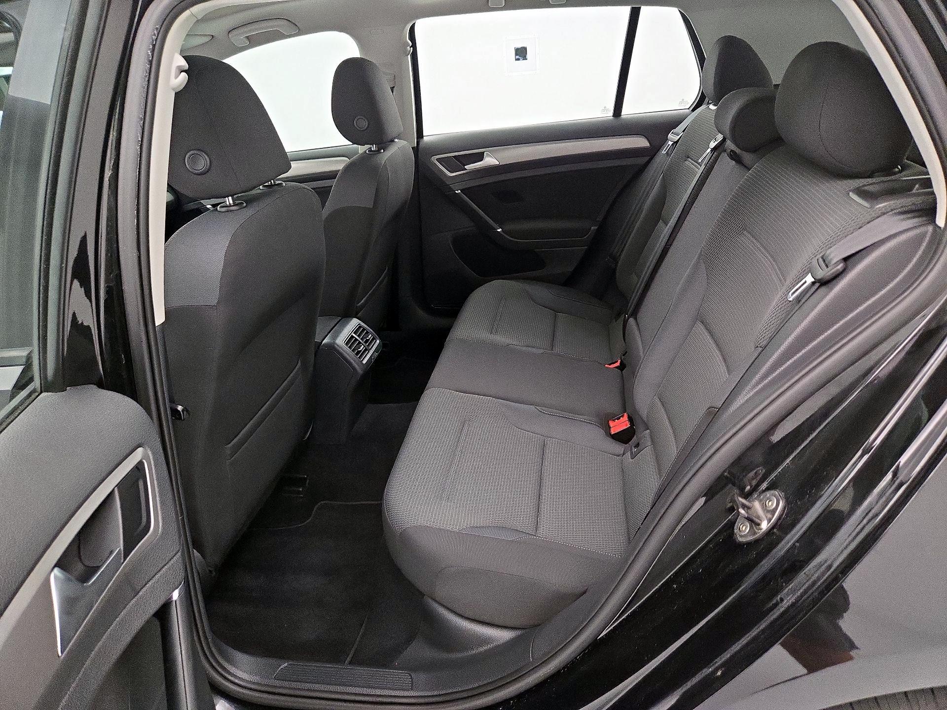 Thumbnail: 2016 Volkswagen Golf - 20