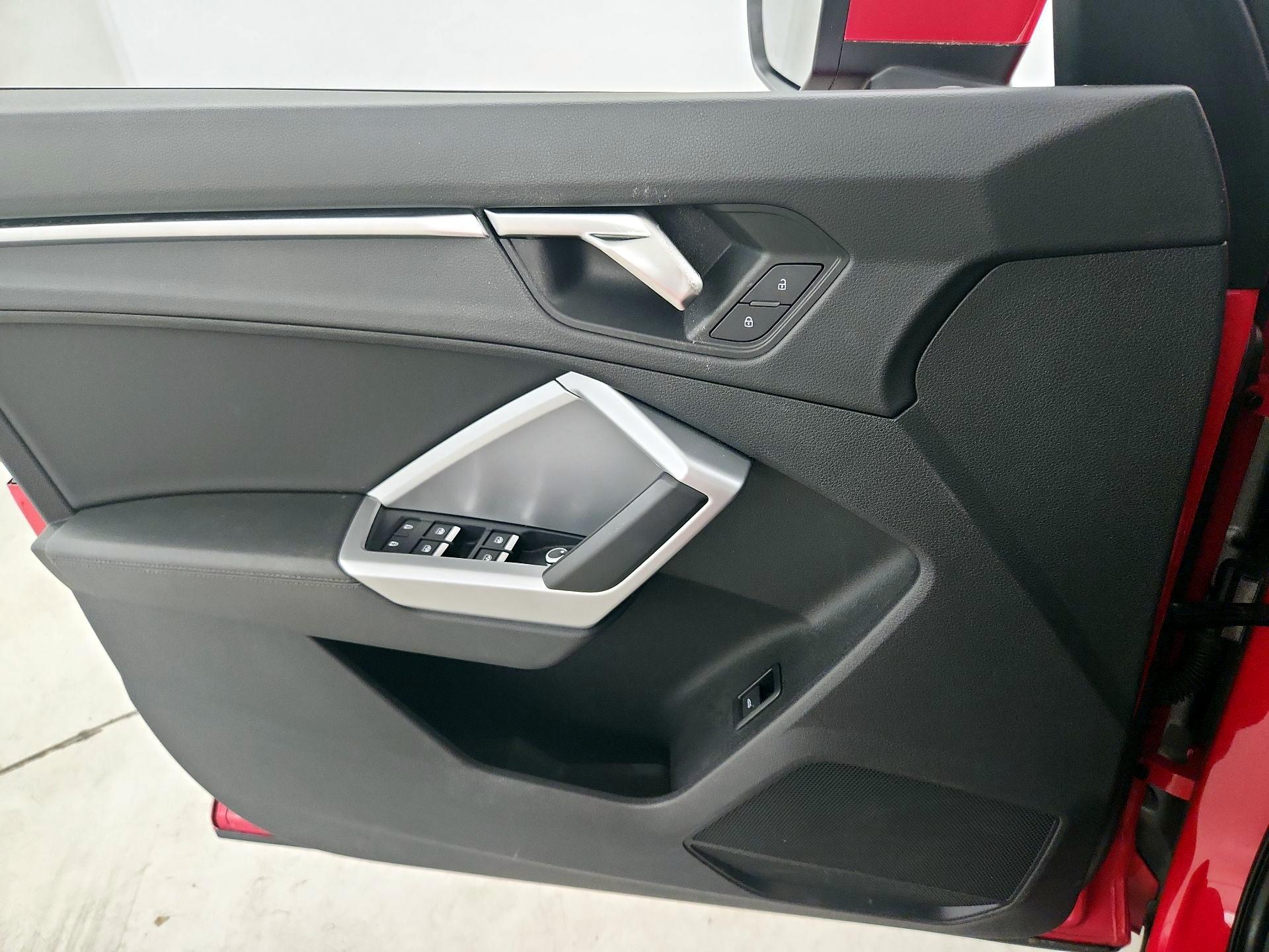Thumbnail: 2019 Audi Q3 - 12