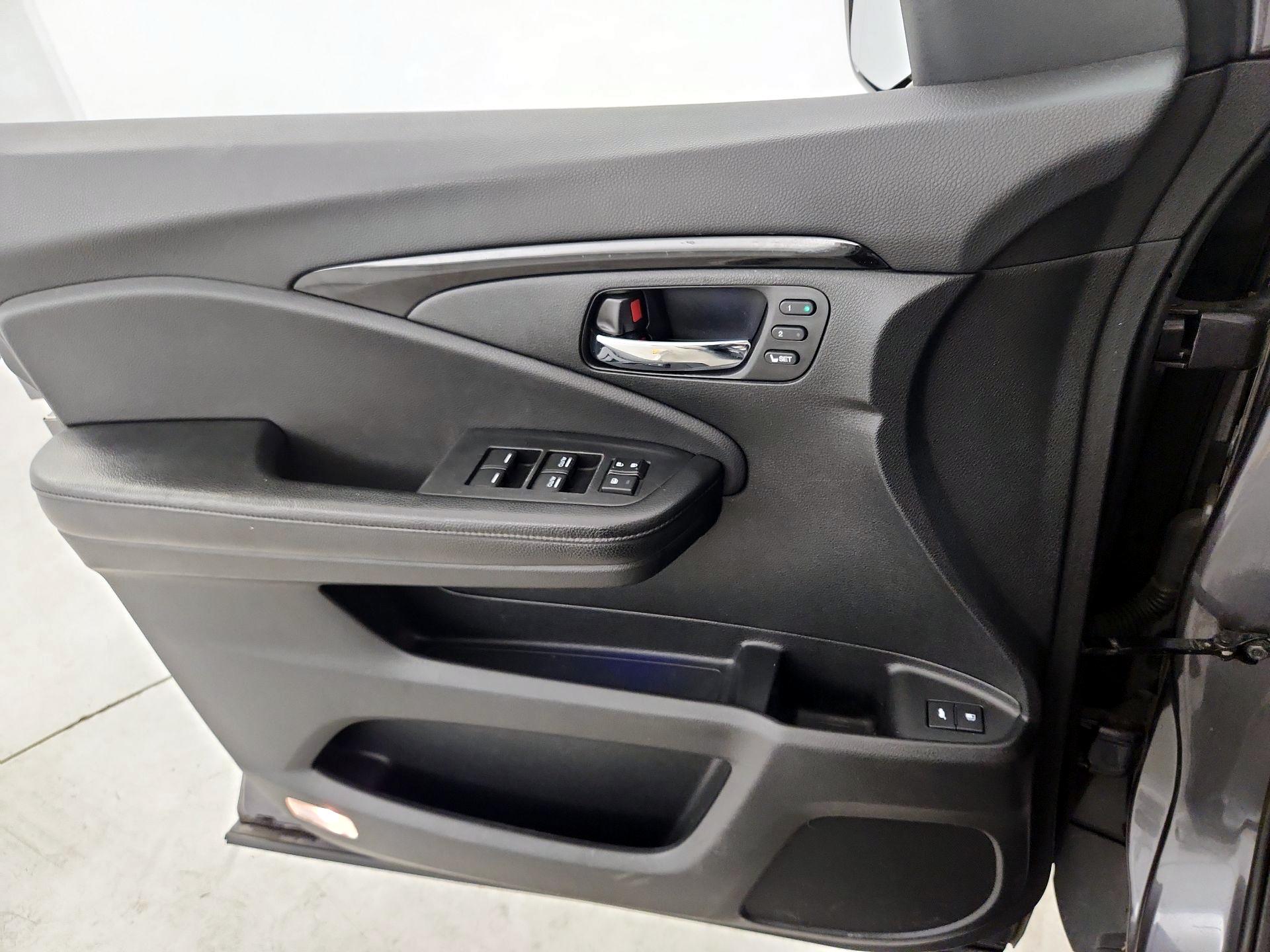 Thumbnail: 2016 Honda Pilot - 12