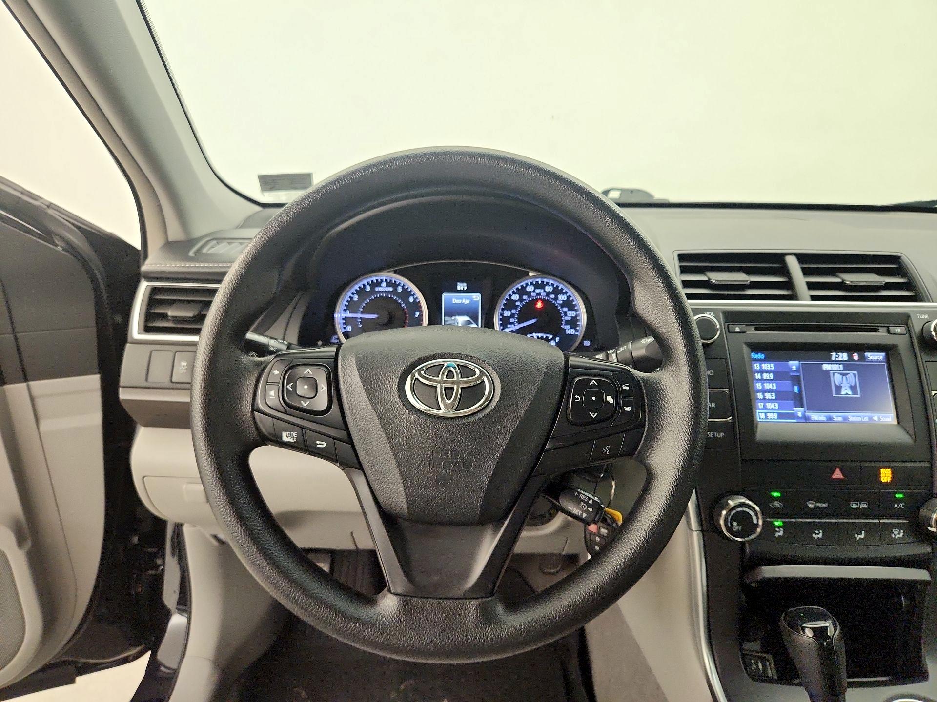 Thumbnail: 2016 Toyota Camry - 10