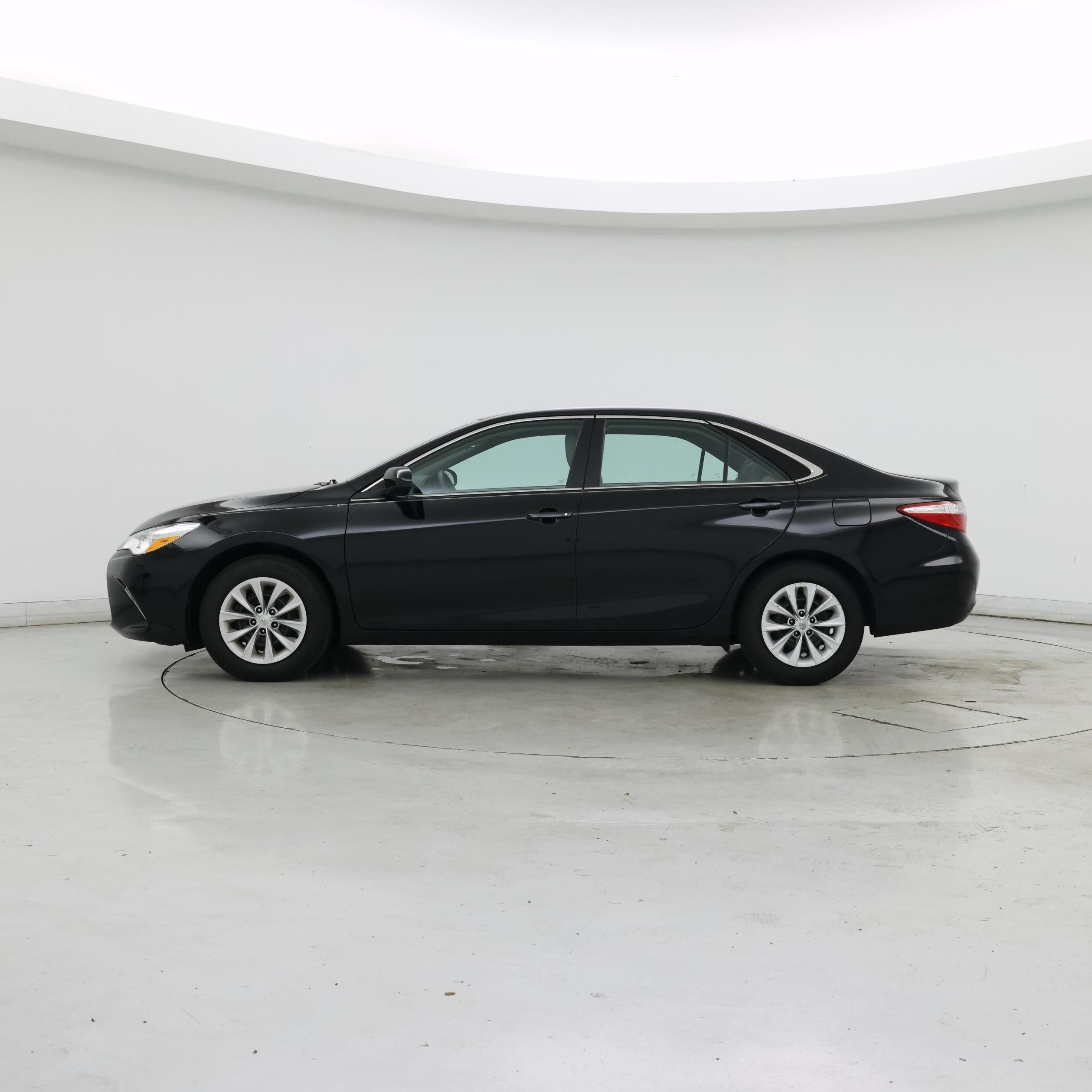 Thumbnail: 2016 Toyota Camry - 3