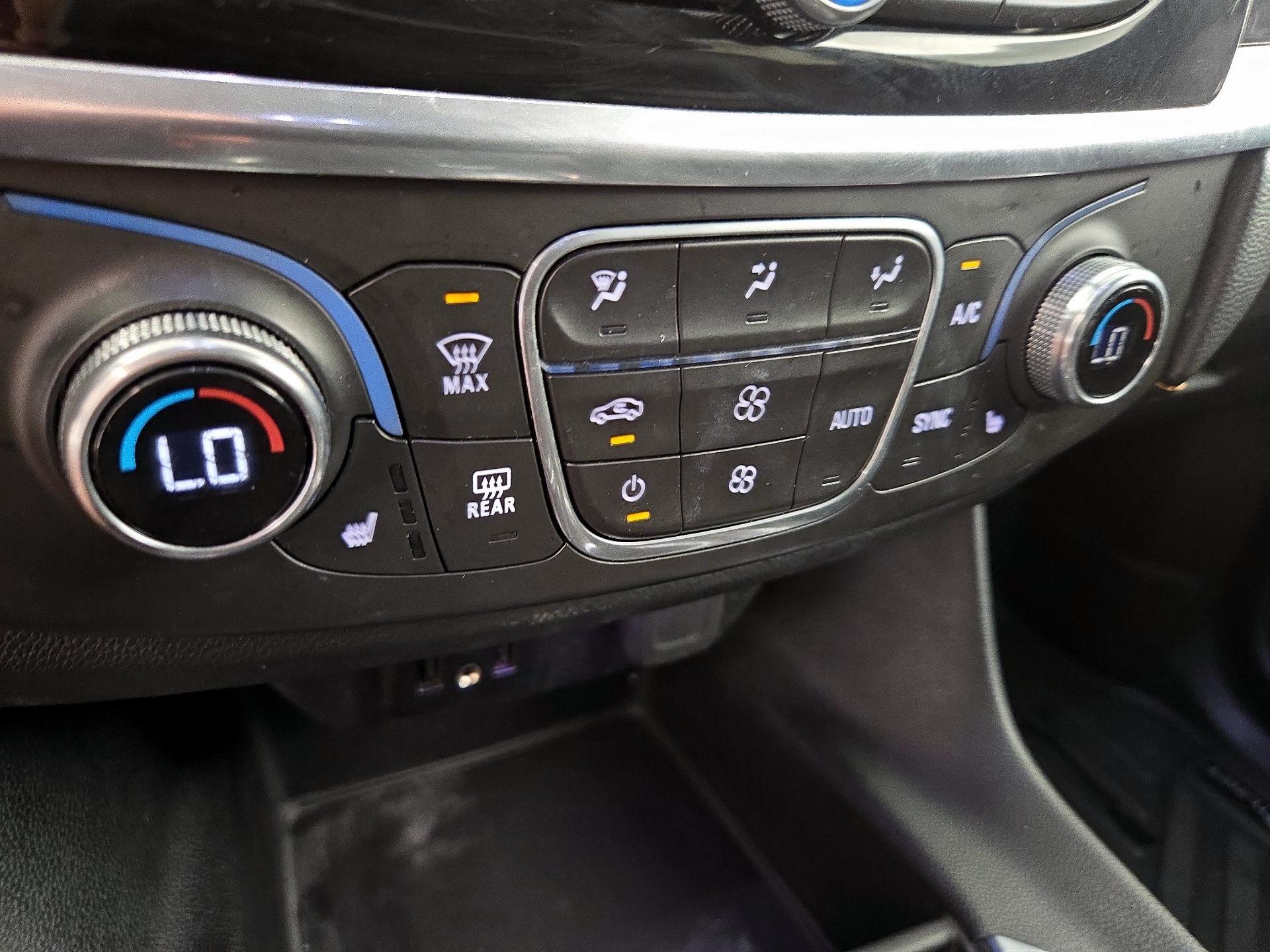 Thumbnail: 2020 Chevrolet Traverse - 16