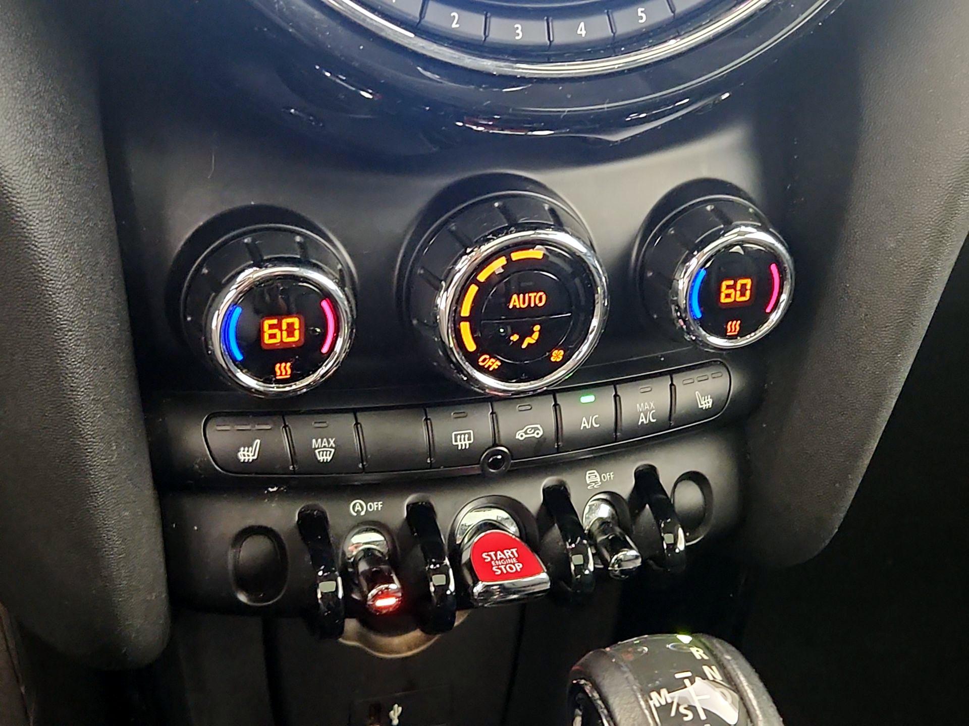 Thumbnail: 2019 MINI Cooper Hardtop - 16