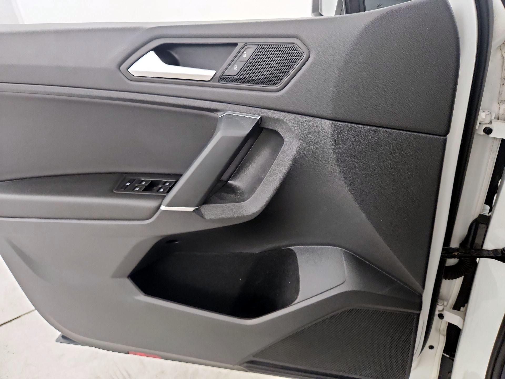 Thumbnail: 2020 Volkswagen Tiguan - 12