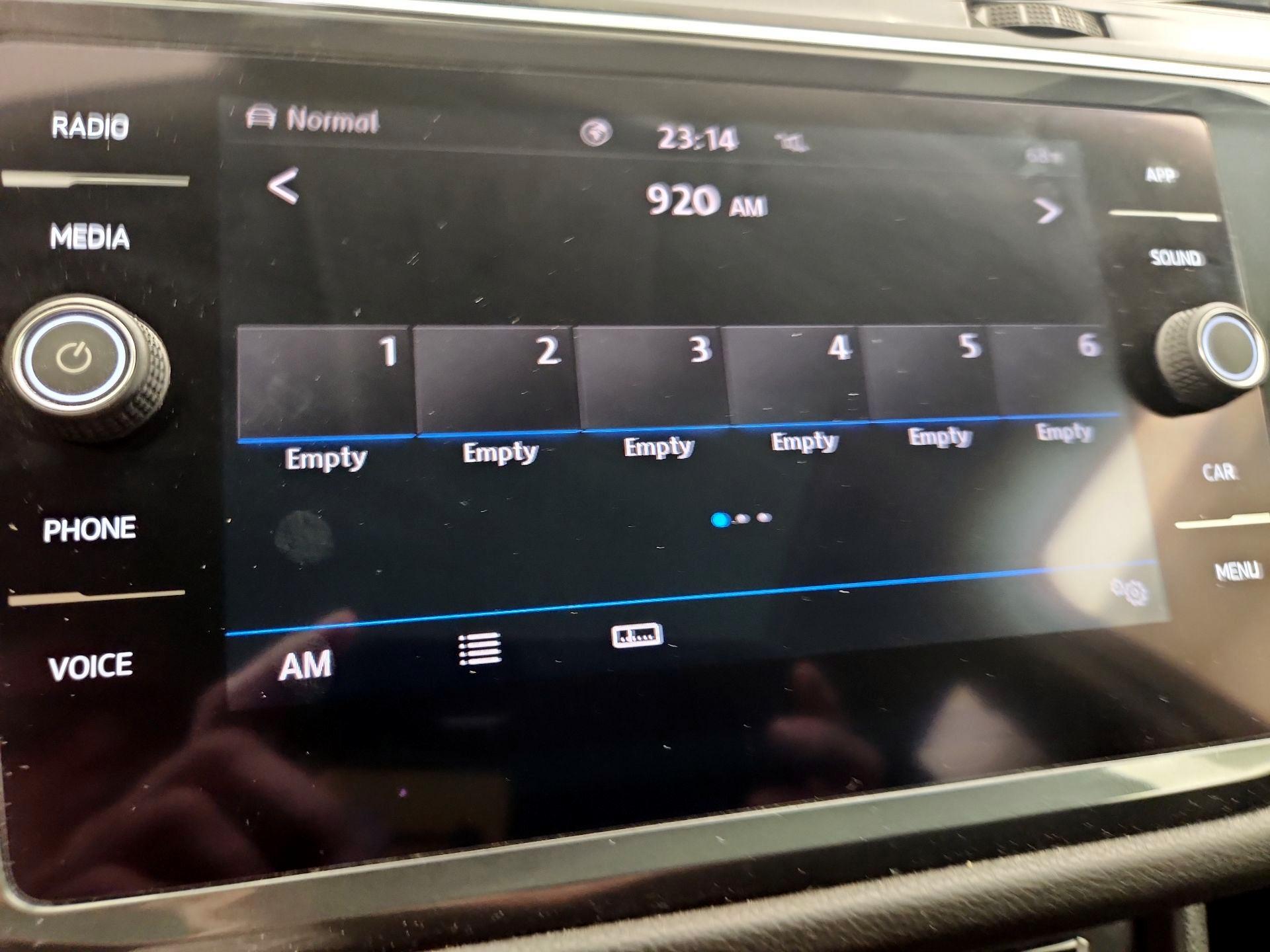 Thumbnail: 2020 Volkswagen Tiguan - 15