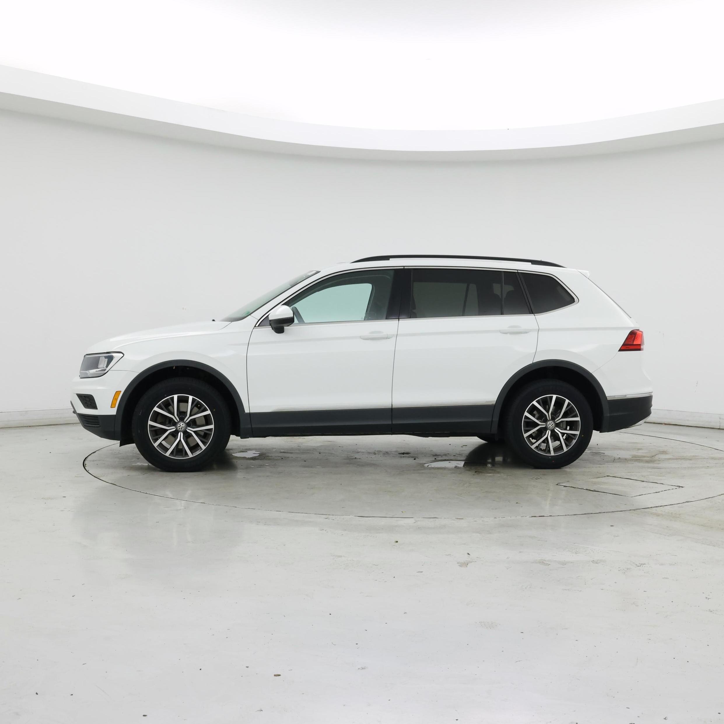Thumbnail: 2020 Volkswagen Tiguan - 3