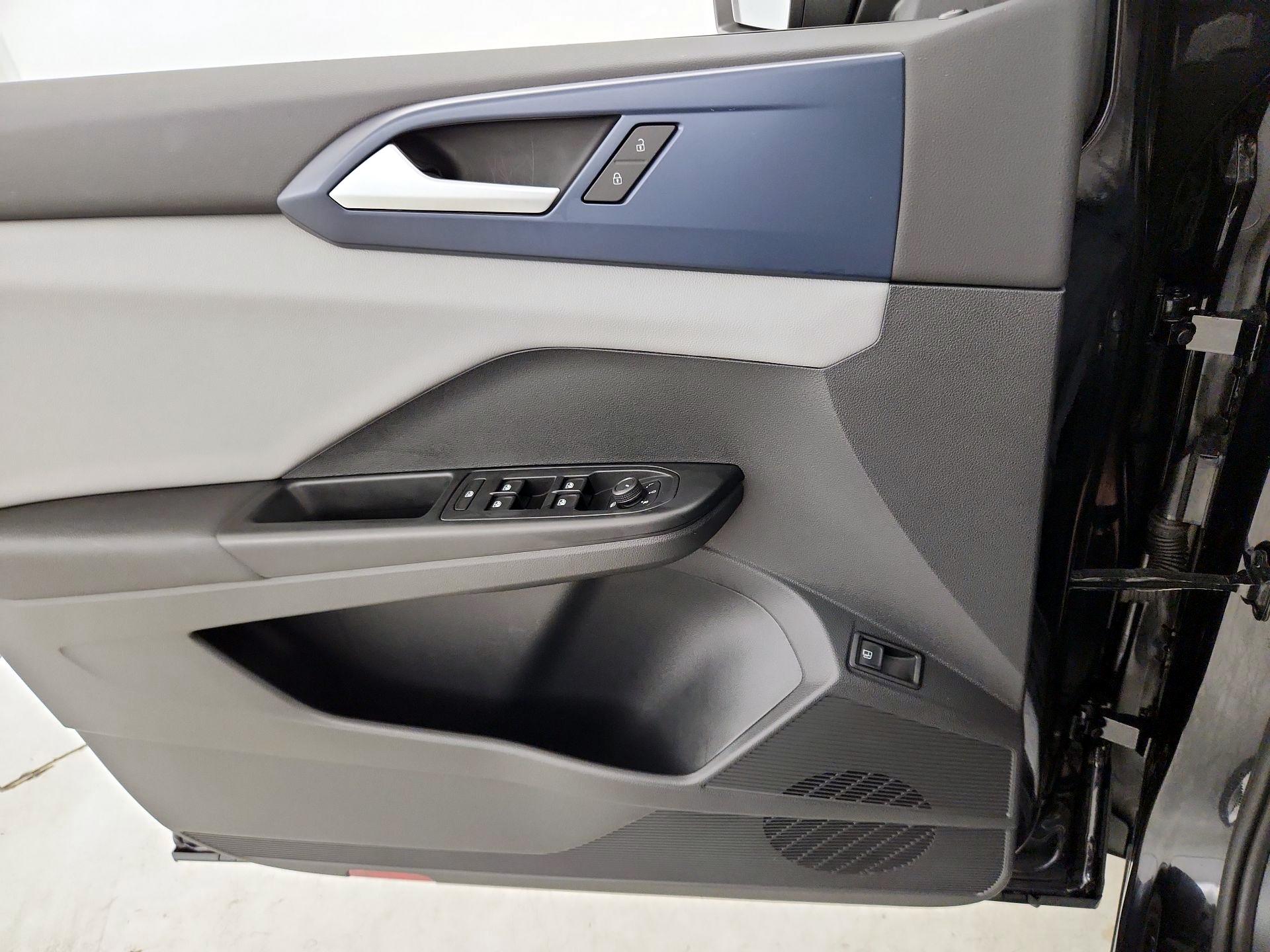 Thumbnail: 2022 Volkswagen Taos - 12