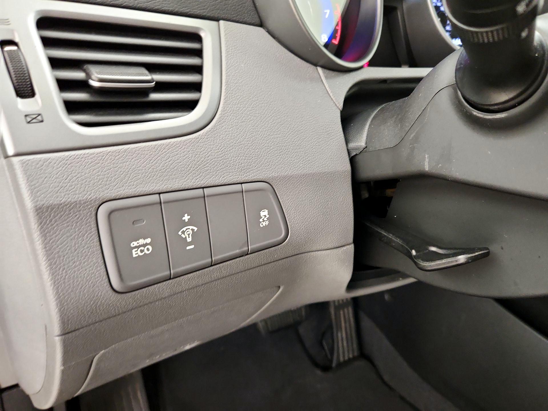 Thumbnail: 2015 Hyundai Elantra - 13