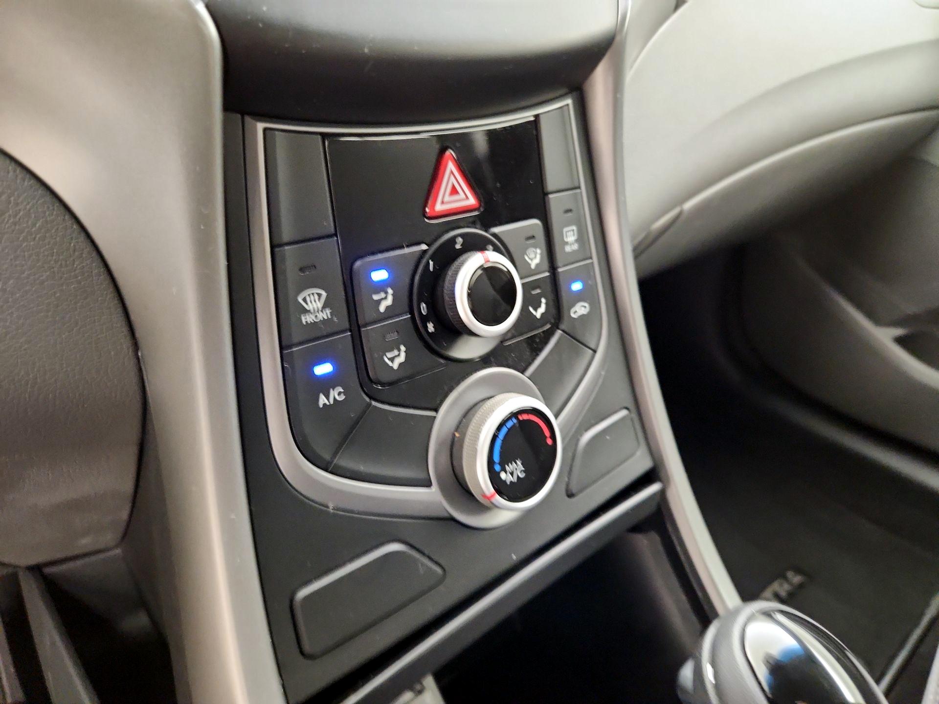 Thumbnail: 2015 Hyundai Elantra - 16