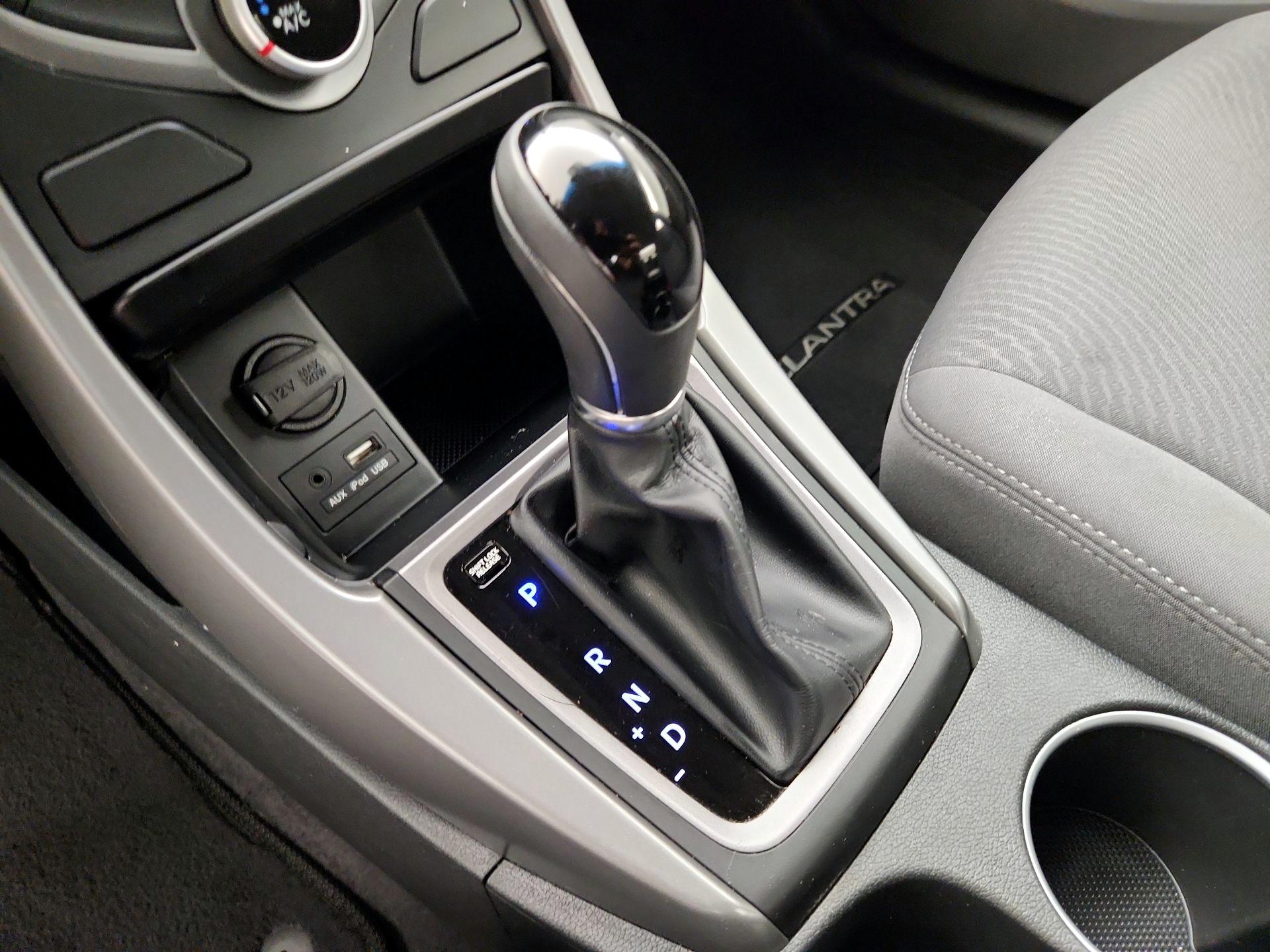 Thumbnail: 2015 Hyundai Elantra - 17