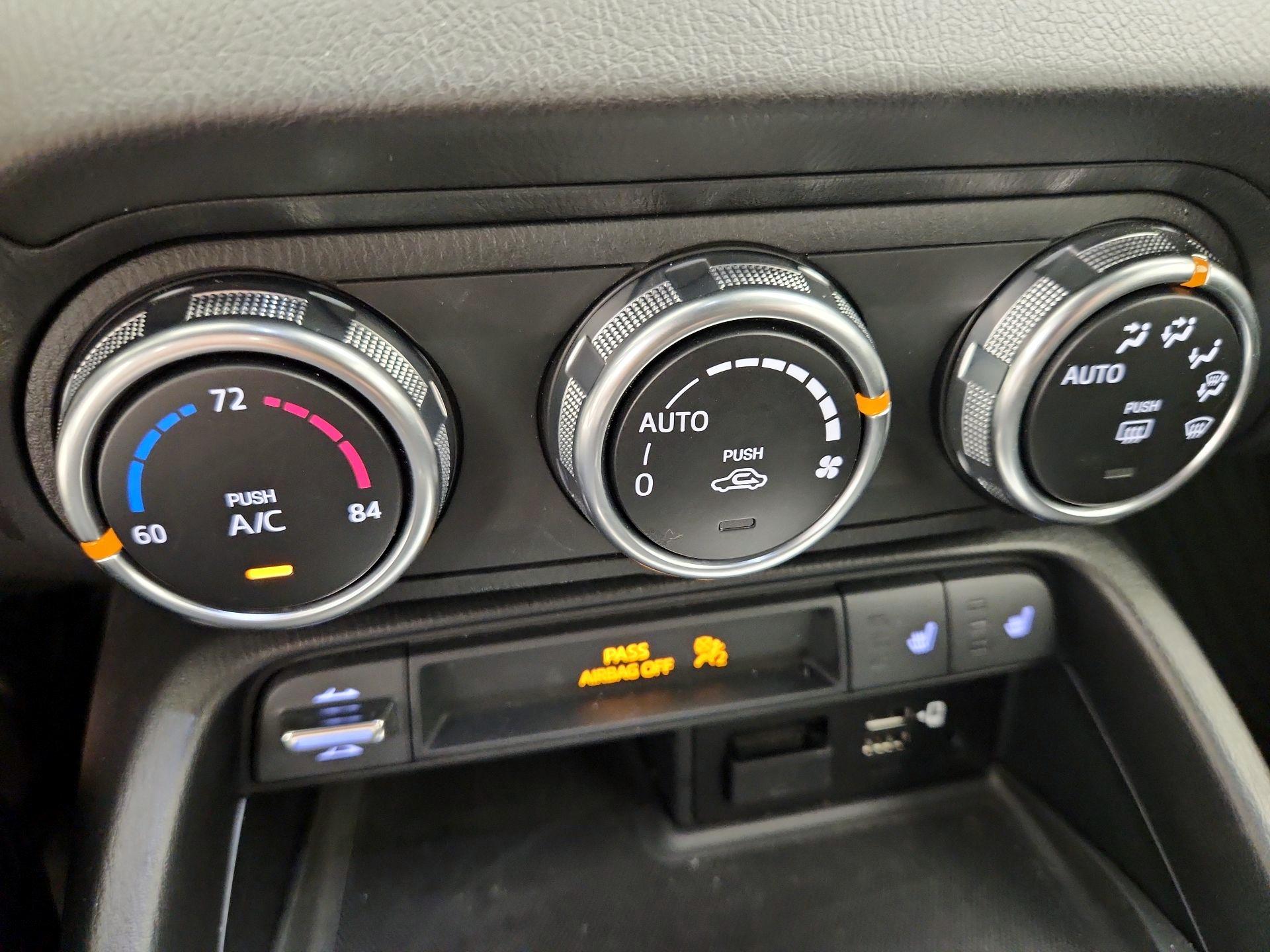 Thumbnail: 2017 Mazda MX-5 Miata - 16