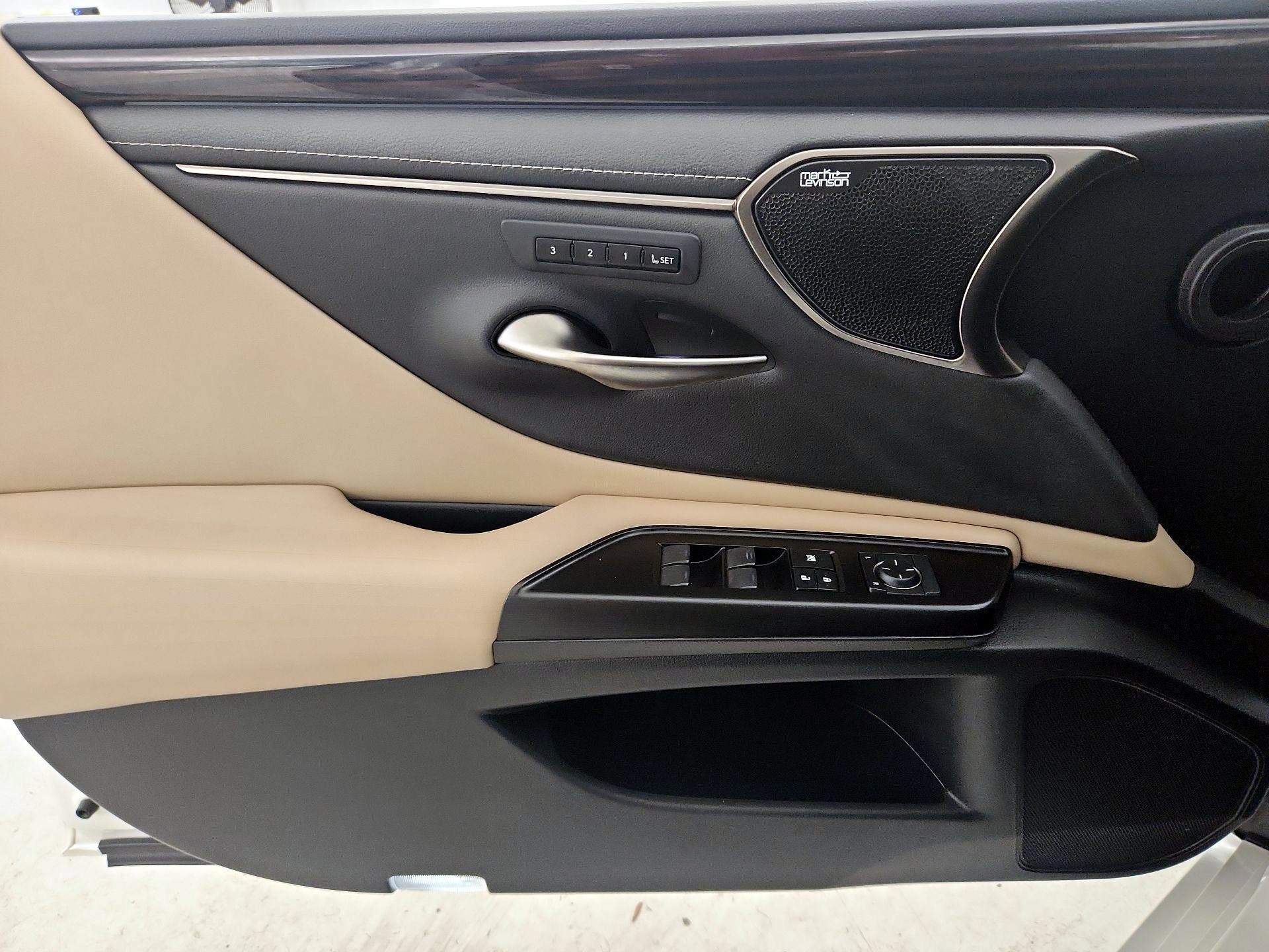 Thumbnail: 2019 Lexus ES - 12