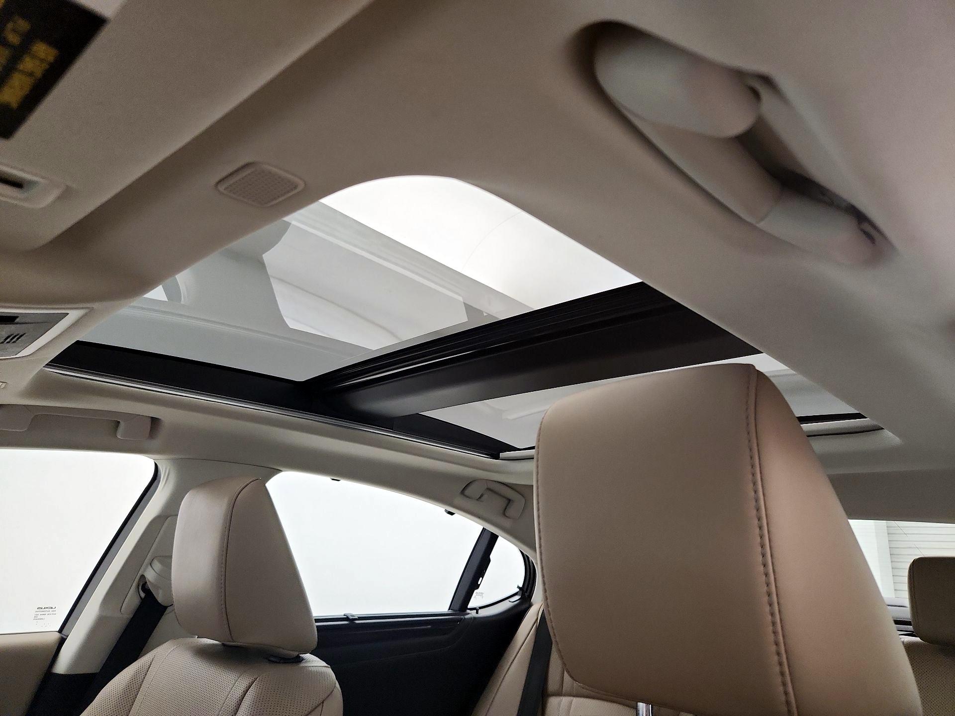 Thumbnail: 2019 Lexus ES - 20
