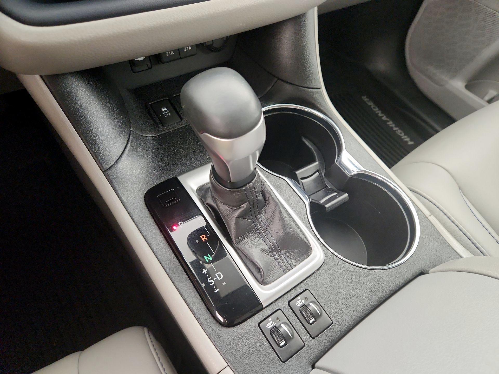 Thumbnail: 2019 Toyota Highlander - 18