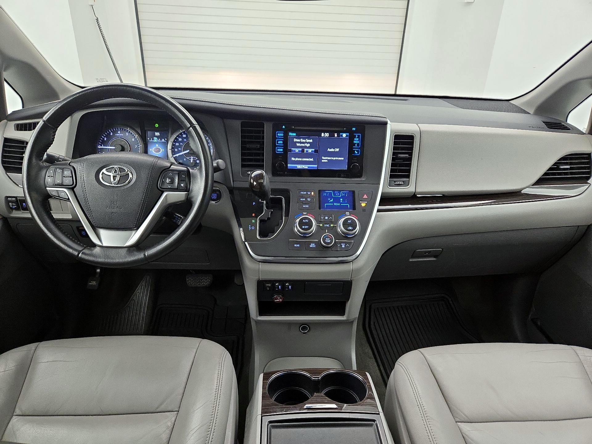 Thumbnail: 2015 Toyota Sienna - 9