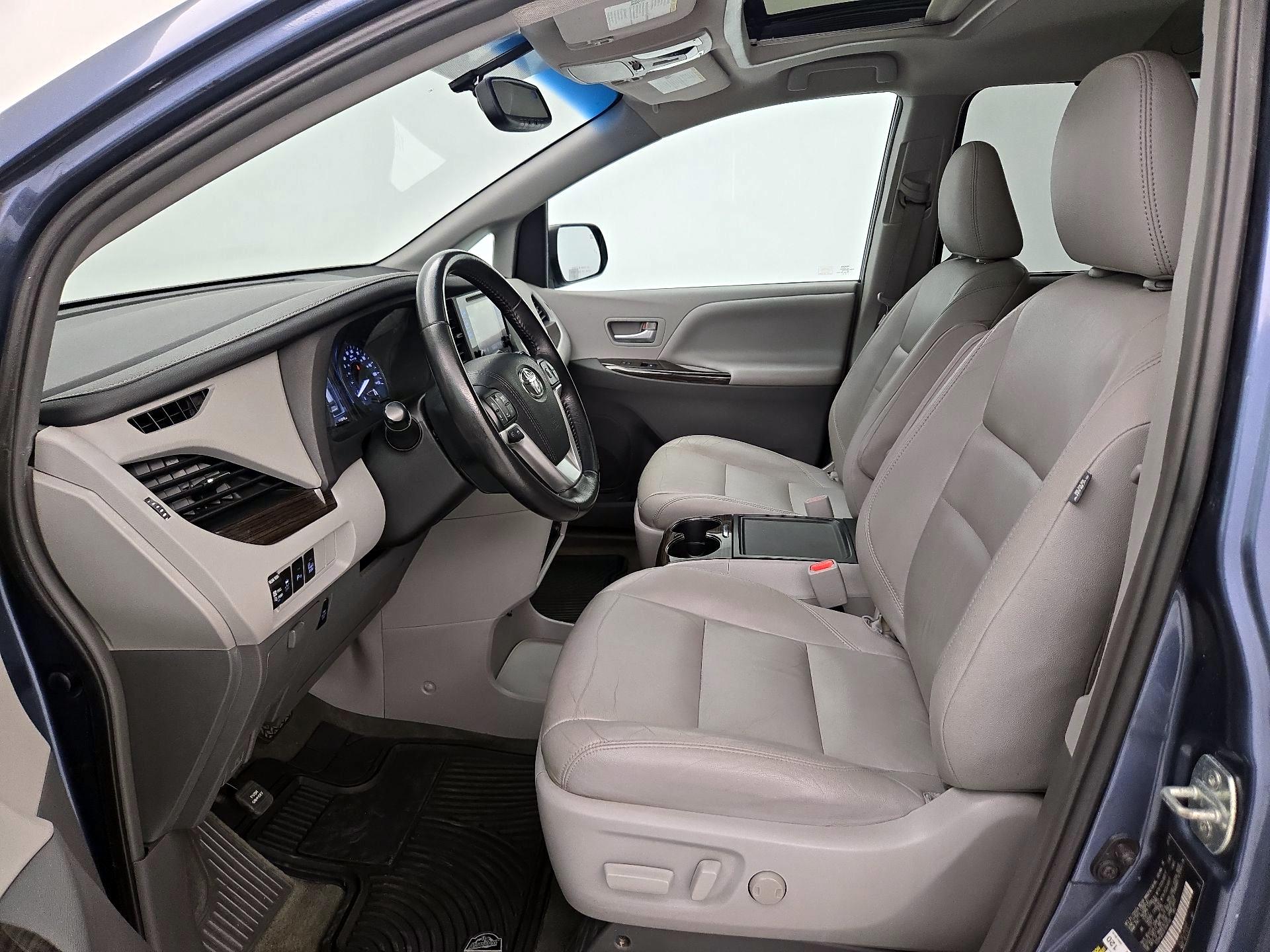 Thumbnail: 2015 Toyota Sienna - 11