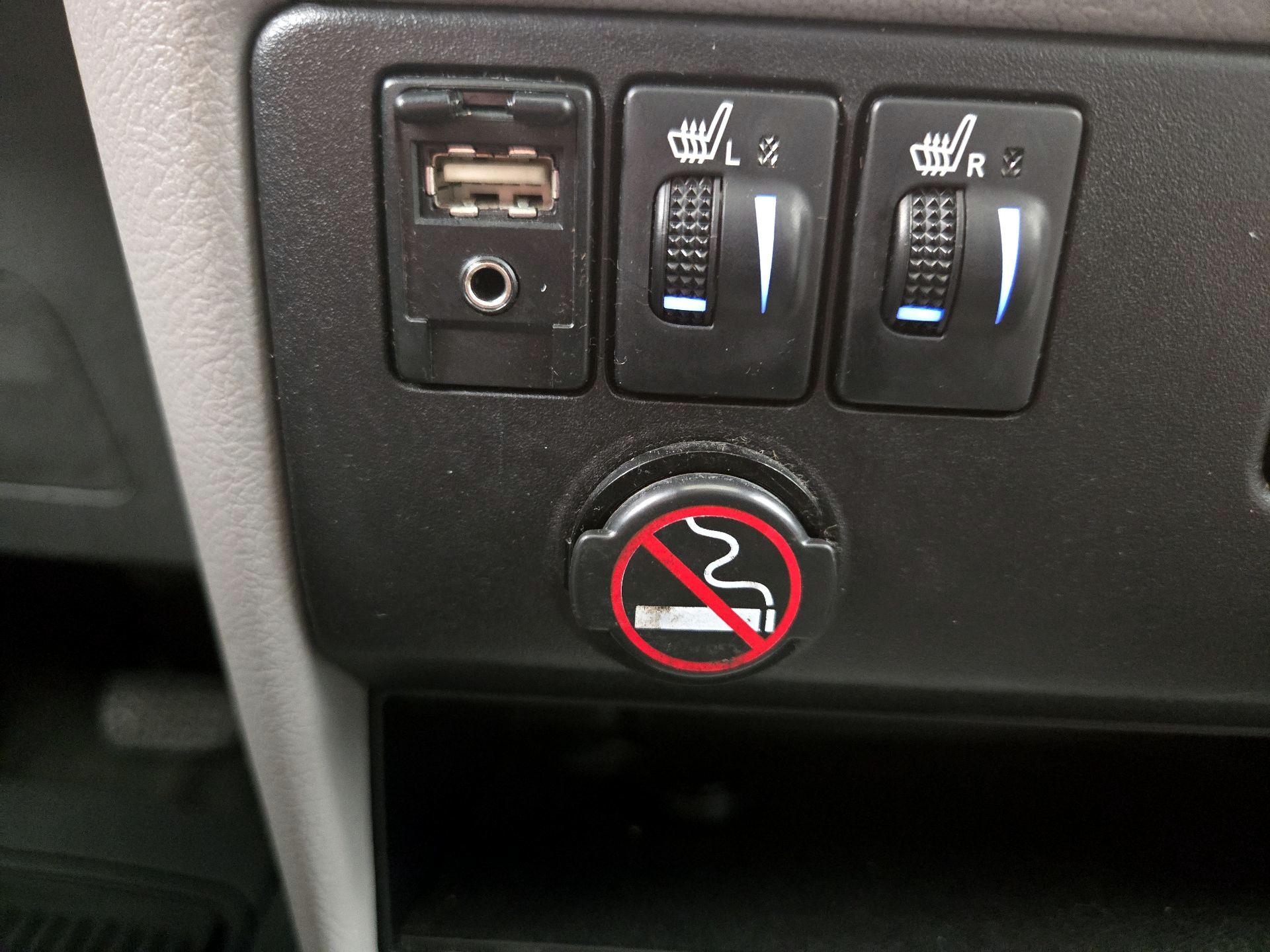 Thumbnail: 2015 Toyota Sienna - 18