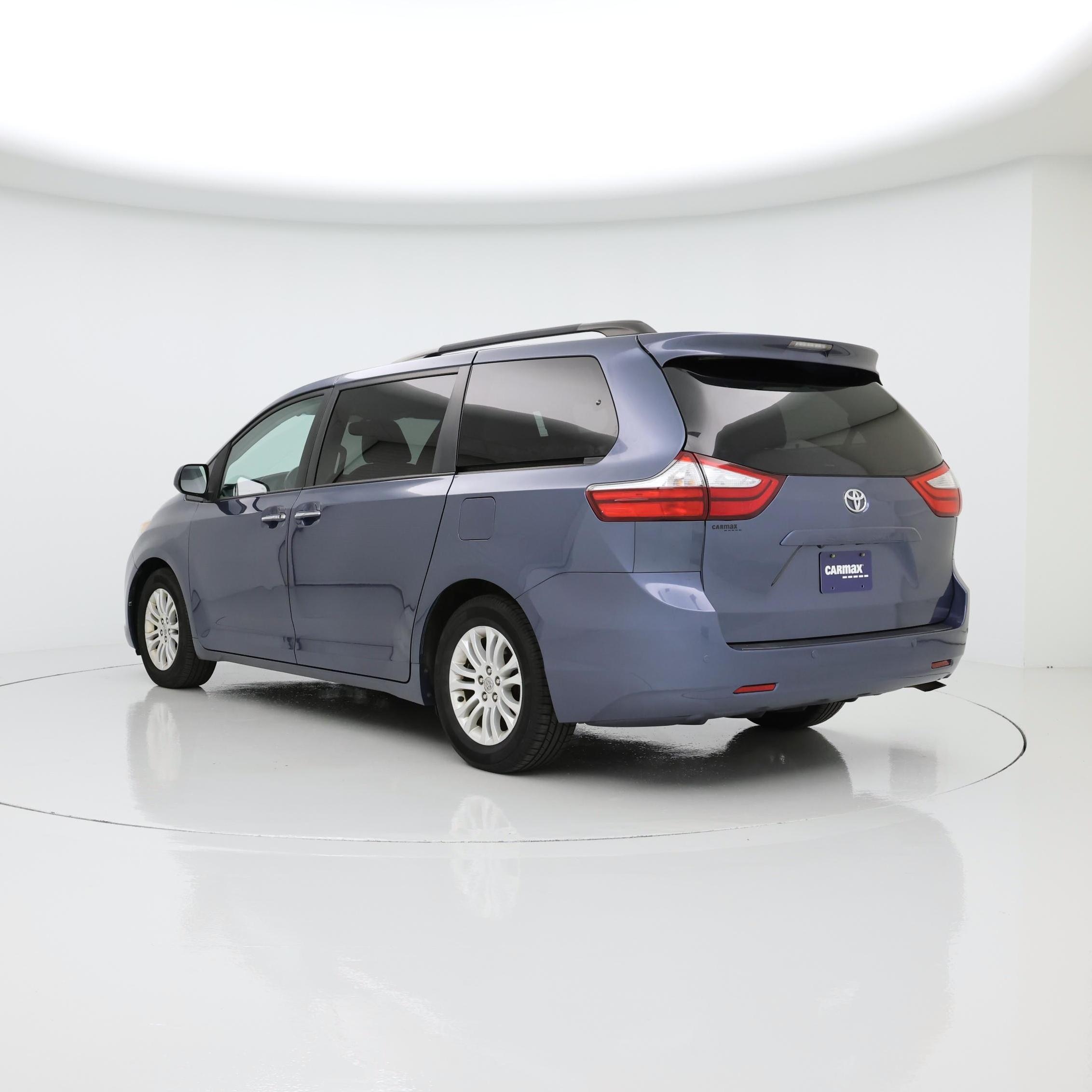 Thumbnail: 2015 Toyota Sienna - 2
