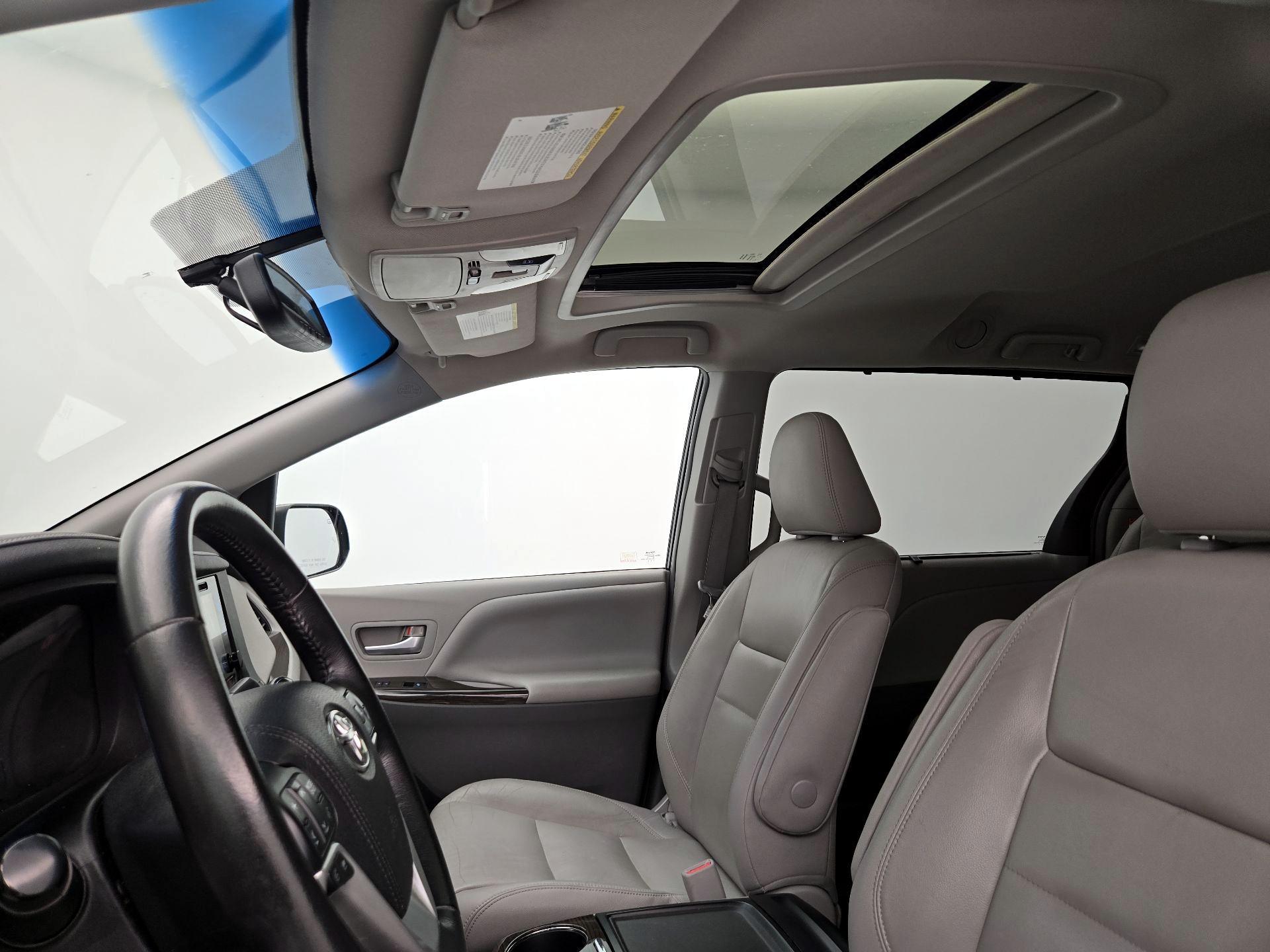 Thumbnail: 2015 Toyota Sienna - 19