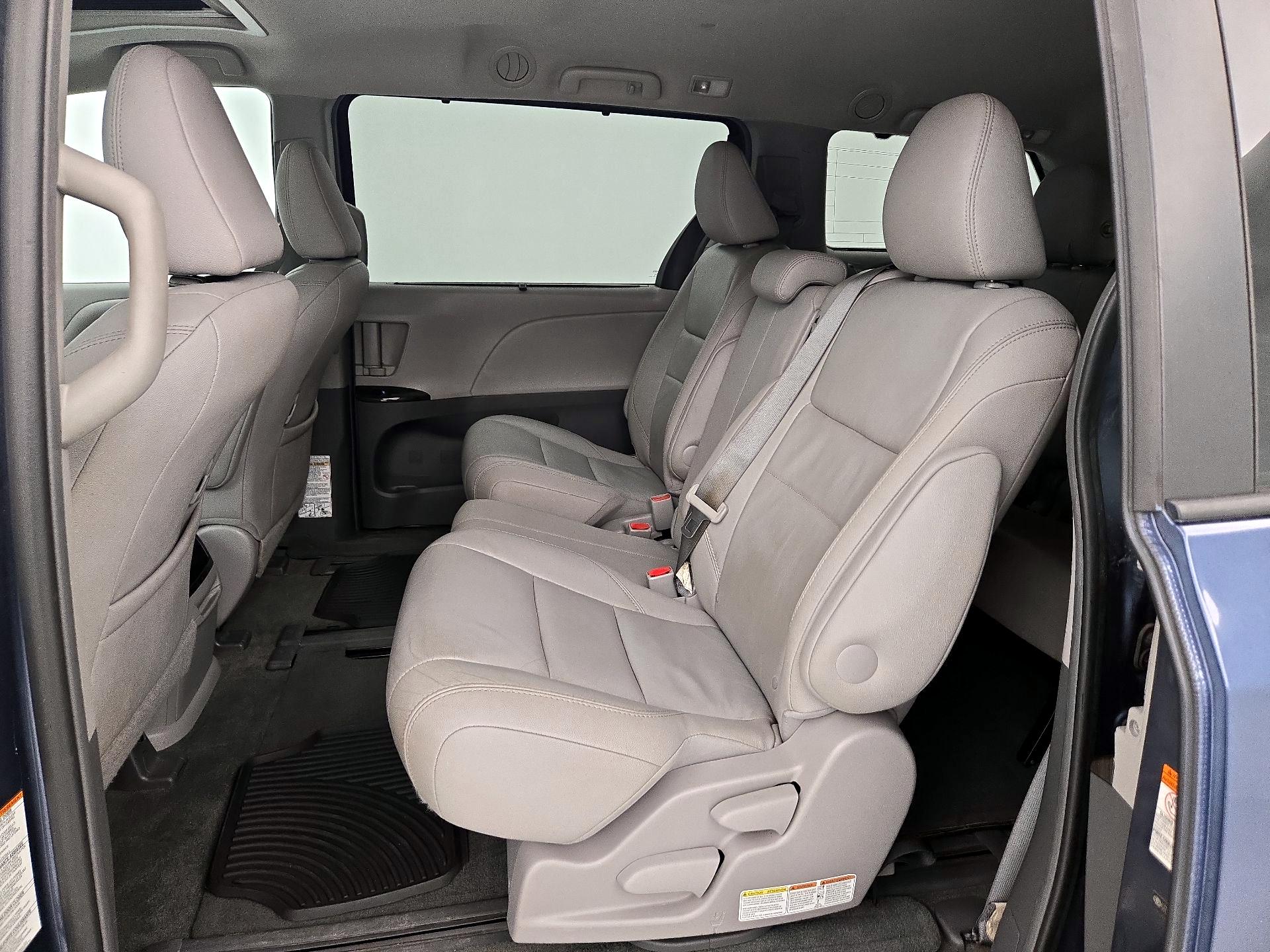 Thumbnail: 2015 Toyota Sienna - 20