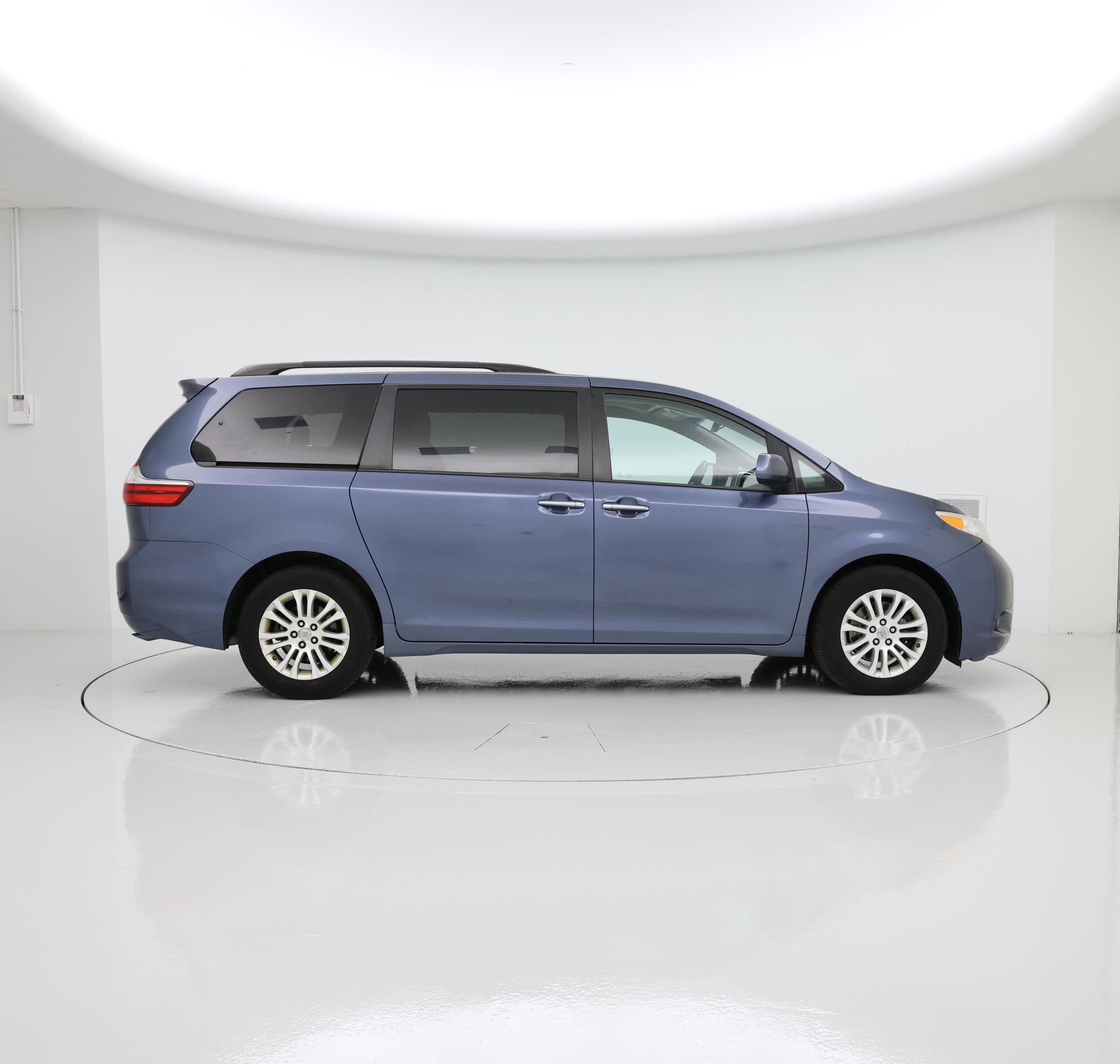 Thumbnail: 2015 Toyota Sienna - 7