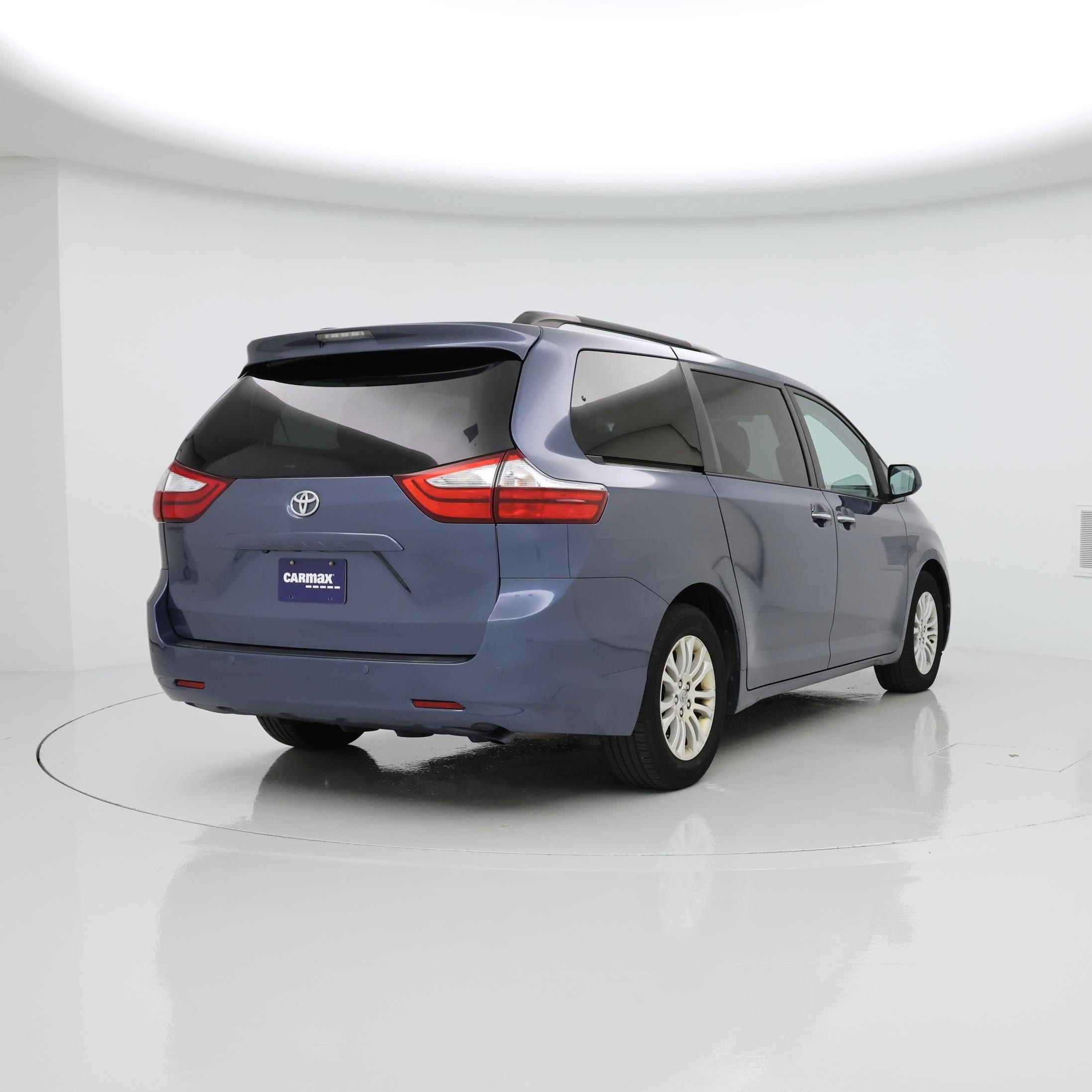 Thumbnail: 2015 Toyota Sienna - 8