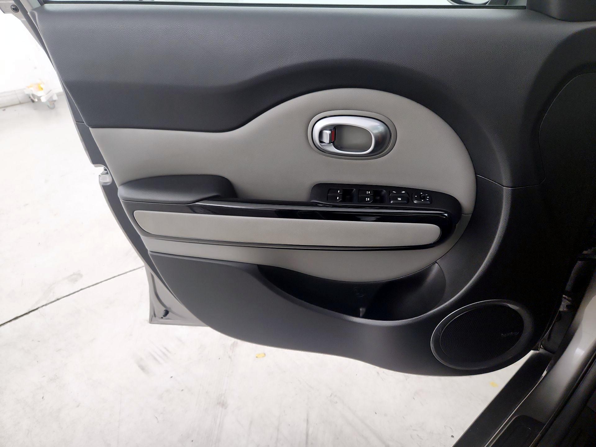 Thumbnail: 2016 Kia Soul - 12