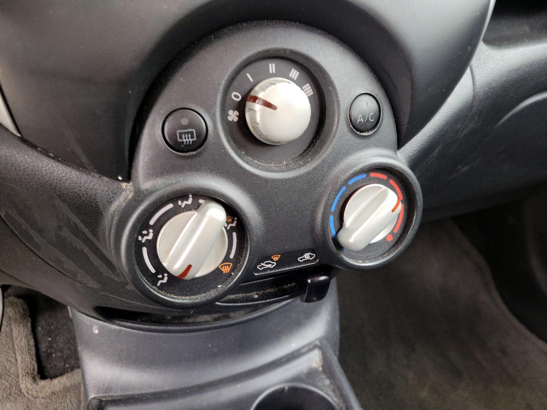 Thumbnail: 2014 Nissan Versa Note - 15