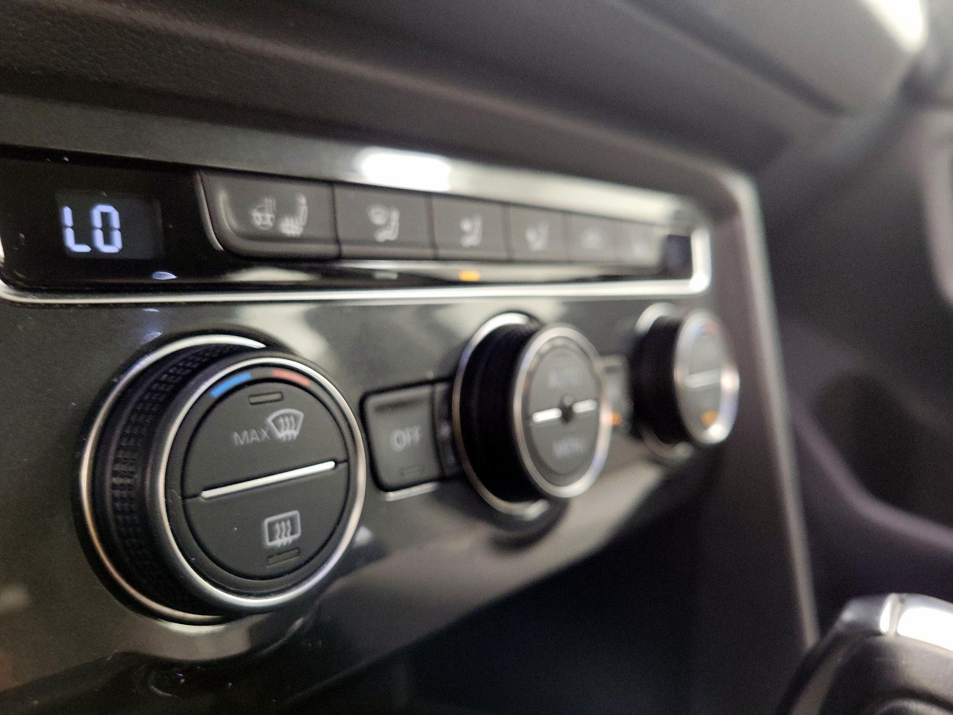 Thumbnail: 2018 Volkswagen Tiguan - 17