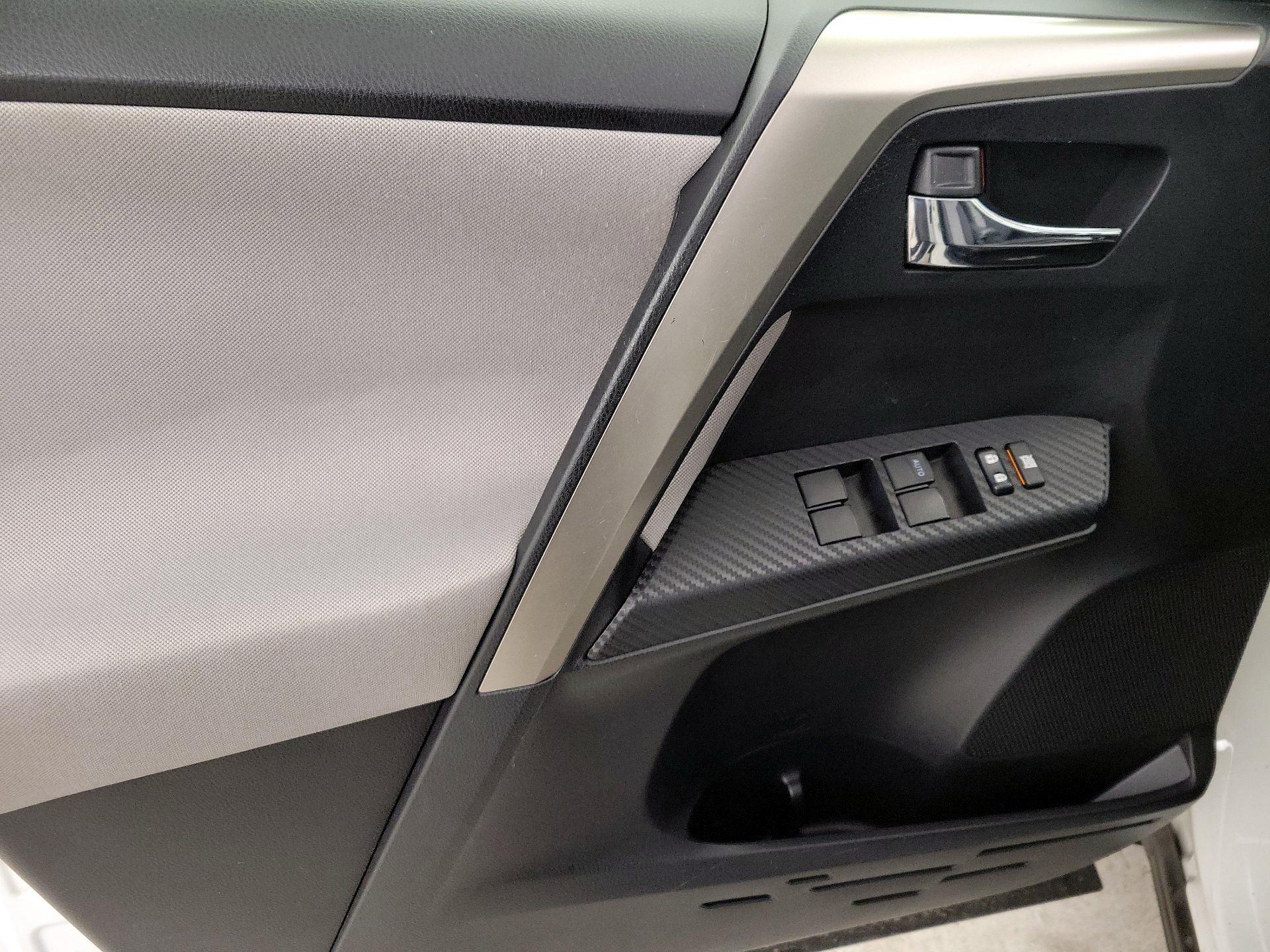 Thumbnail: 2015 Toyota RAV4 - 12