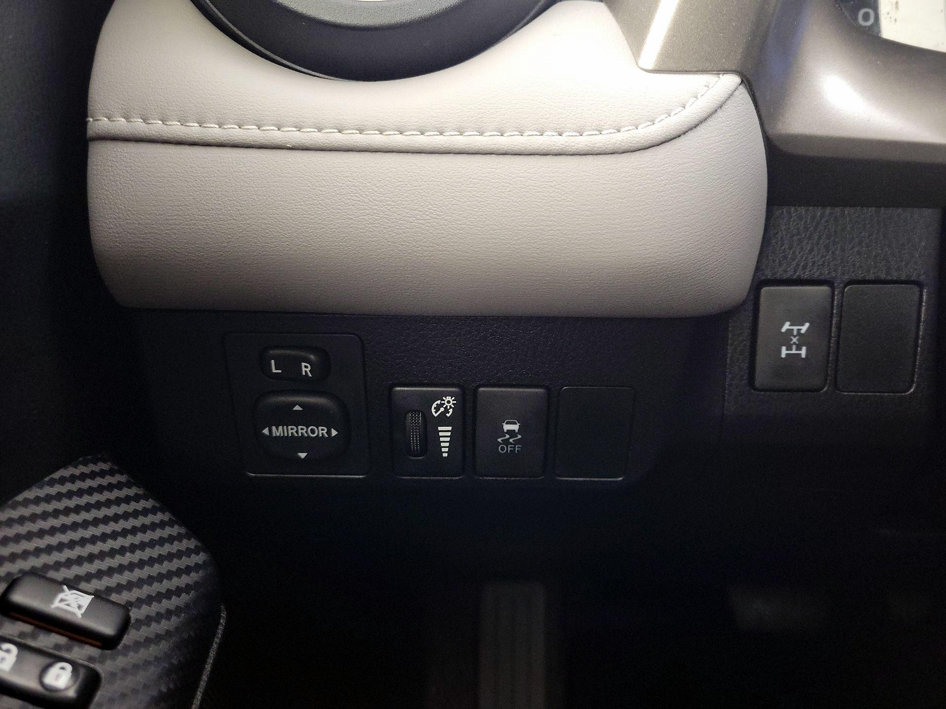 Thumbnail: 2015 Toyota RAV4 - 13