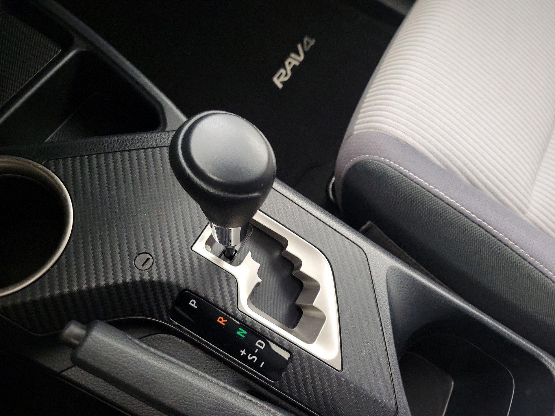 Thumbnail: 2015 Toyota RAV4 - 17
