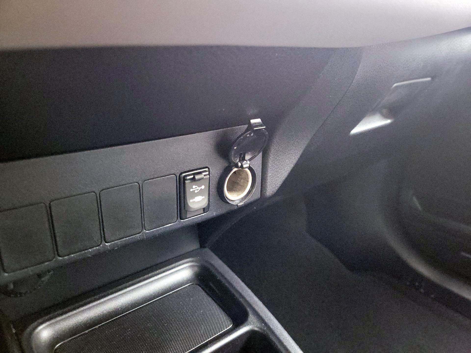 Thumbnail: 2015 Toyota RAV4 - 18