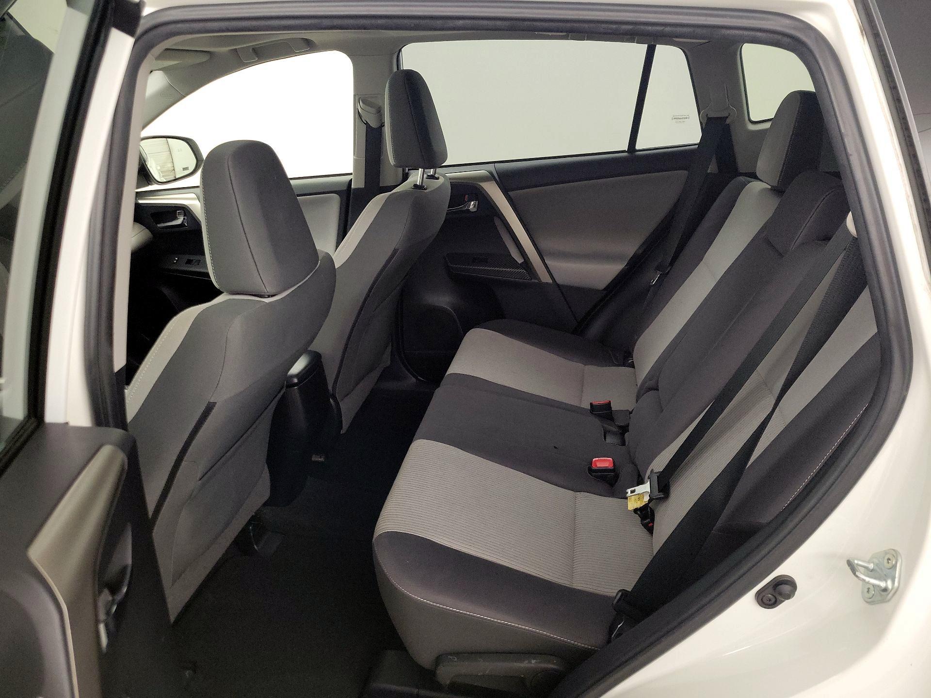 Thumbnail: 2015 Toyota RAV4 - 20