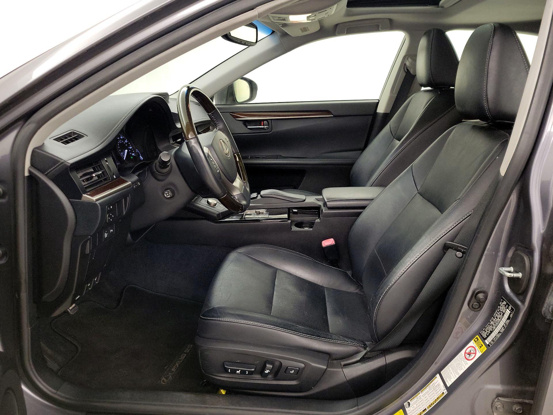 Thumbnail: 2013 Lexus ES - 11