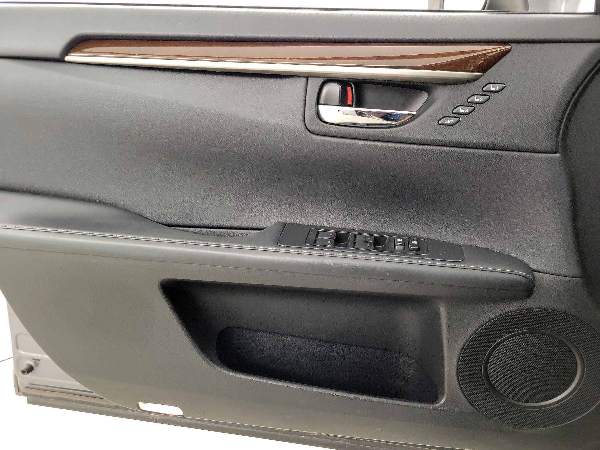 Thumbnail: 2013 Lexus ES - 12