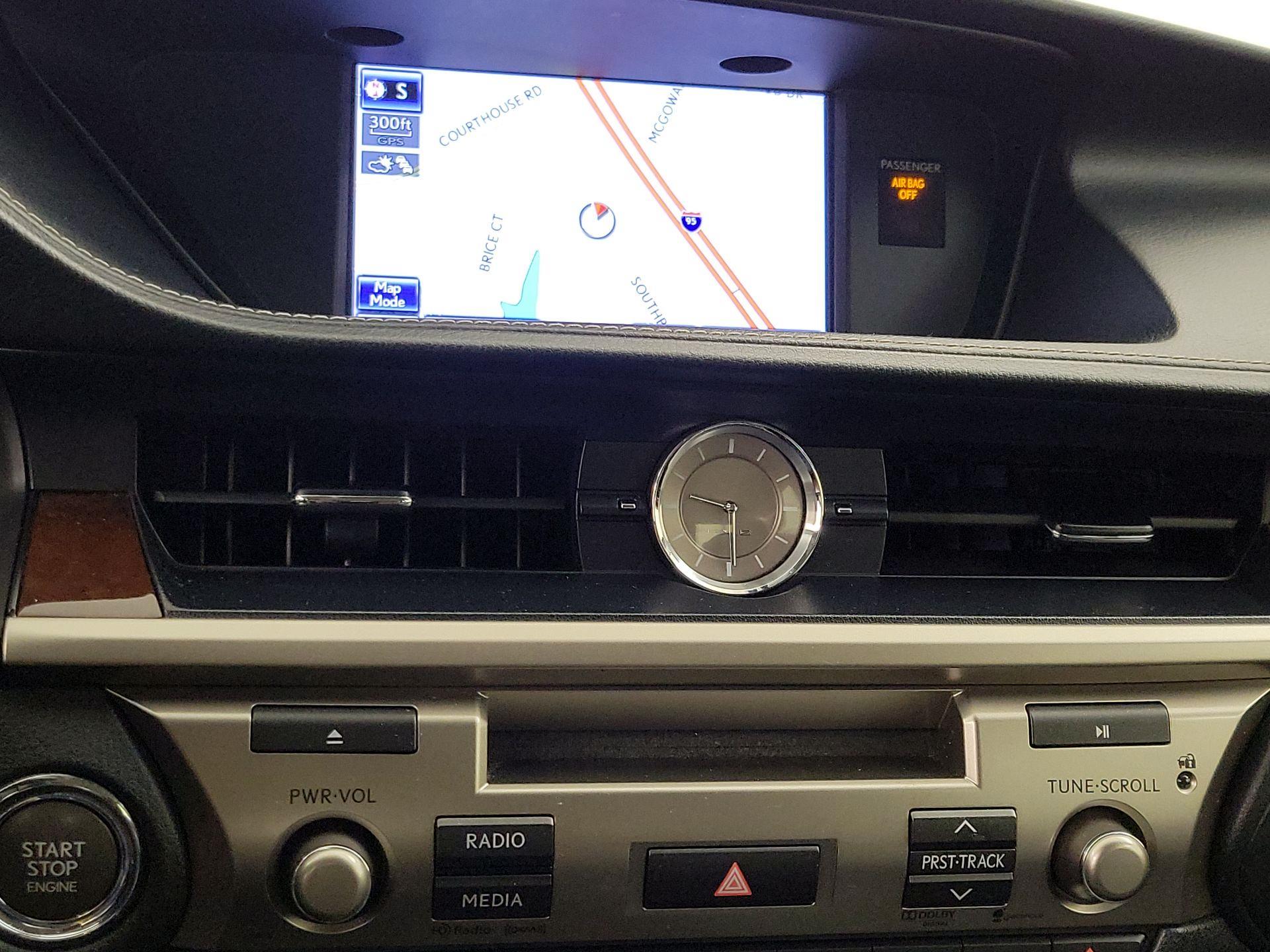 Thumbnail: 2013 Lexus ES - 16