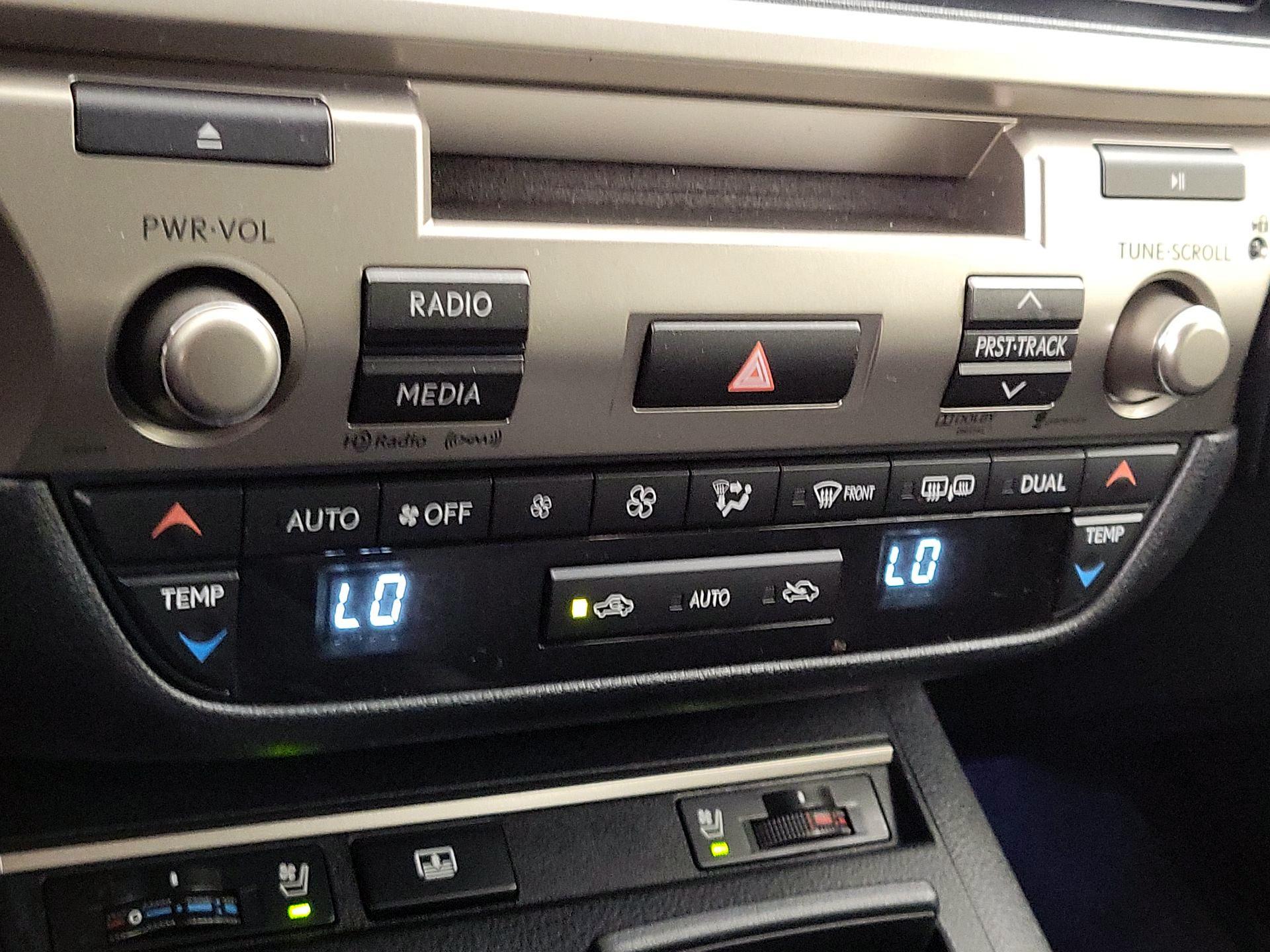 Thumbnail: 2013 Lexus ES - 17