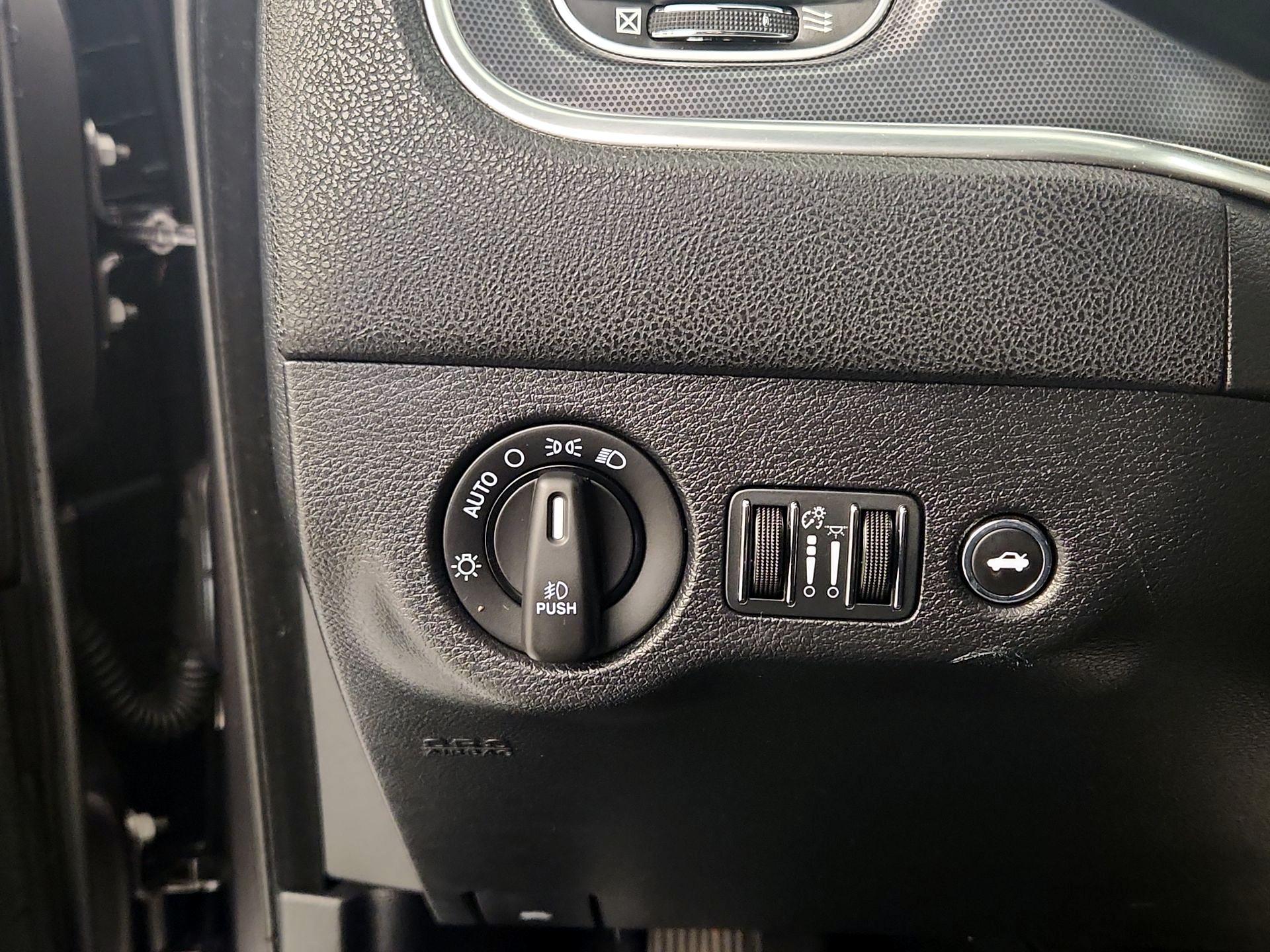 Thumbnail: 2015 Dodge Charger - 13