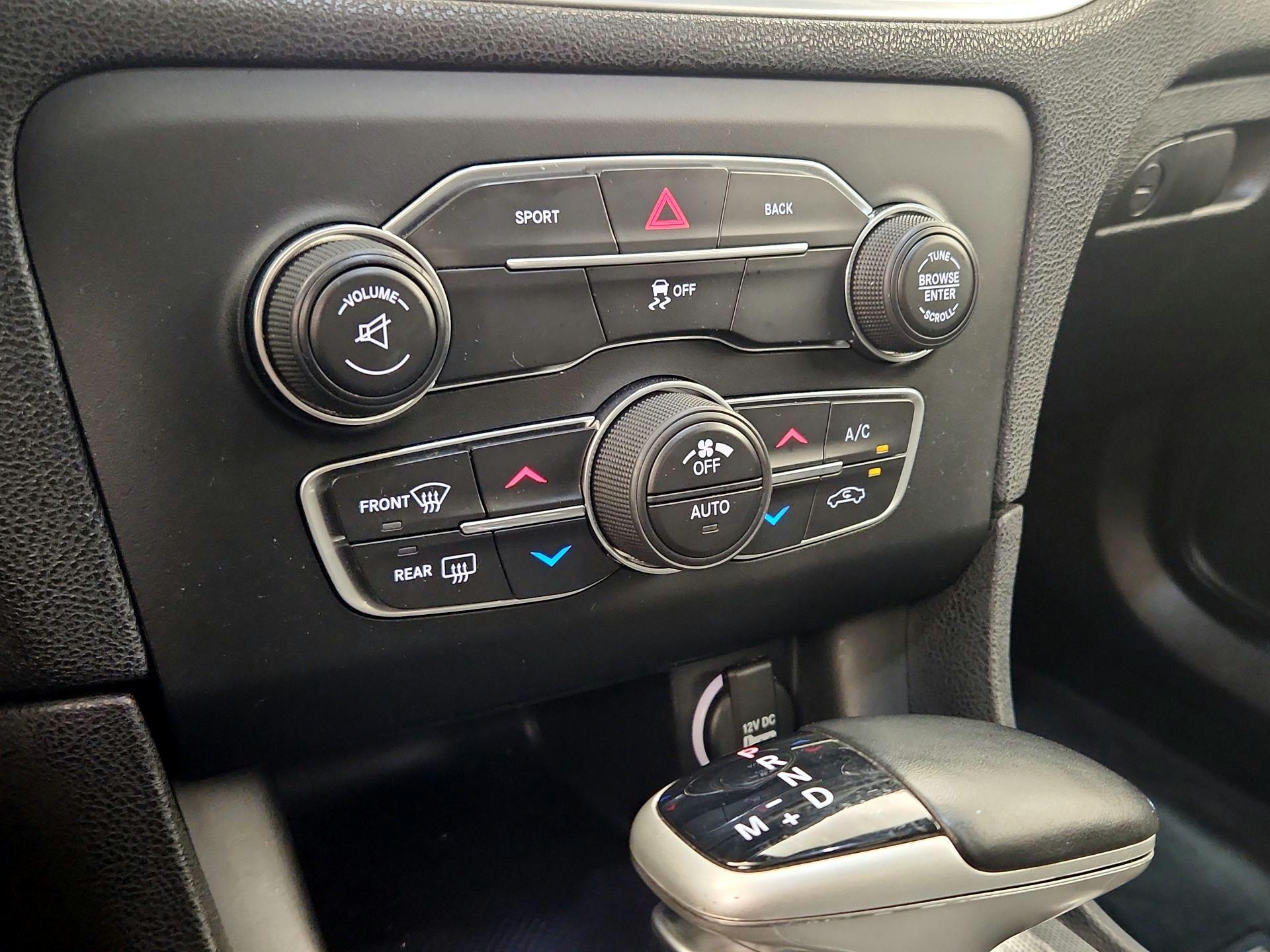 Thumbnail: 2015 Dodge Charger - 17