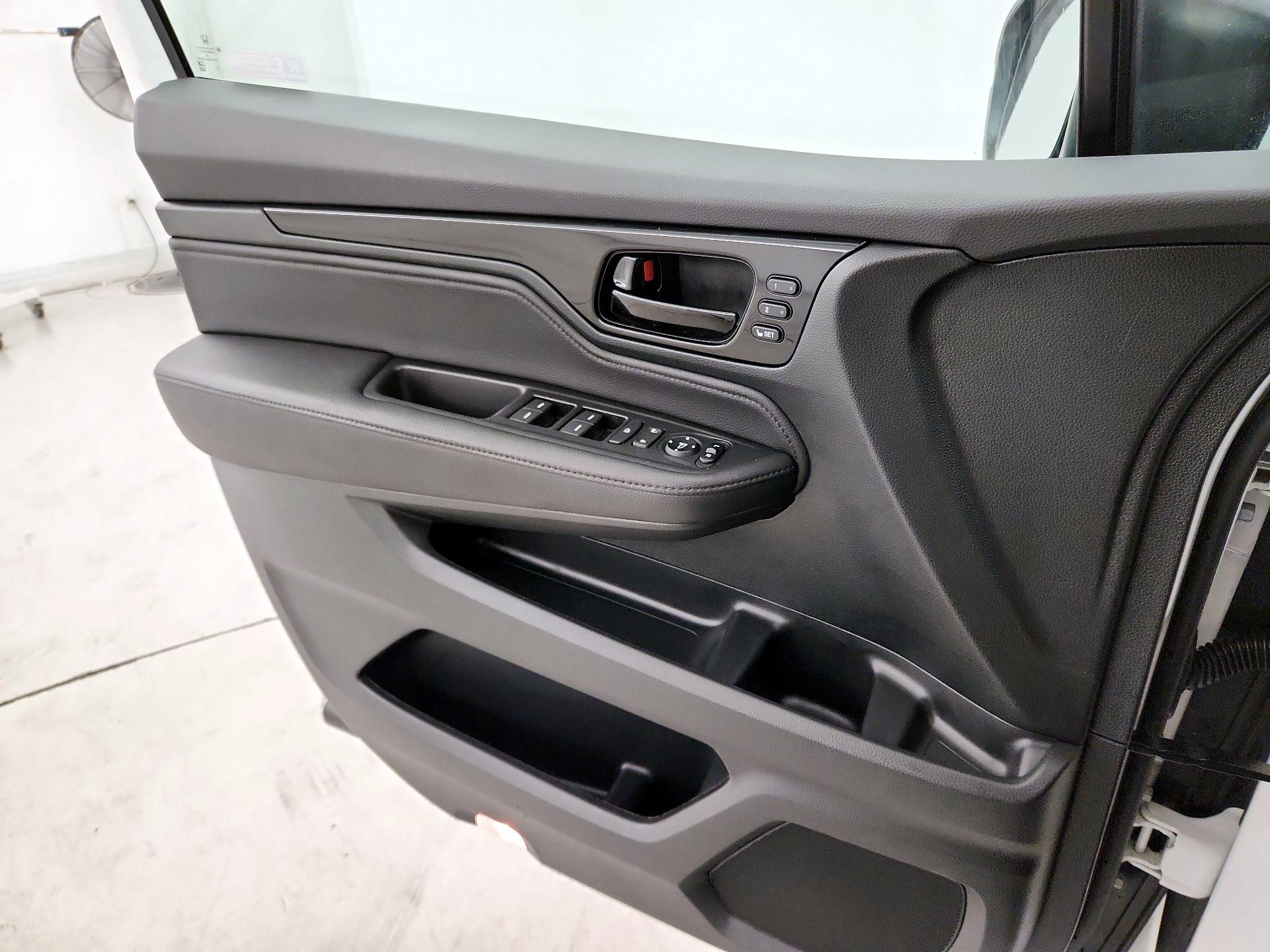 Thumbnail: 2023 Honda Odyssey - 12