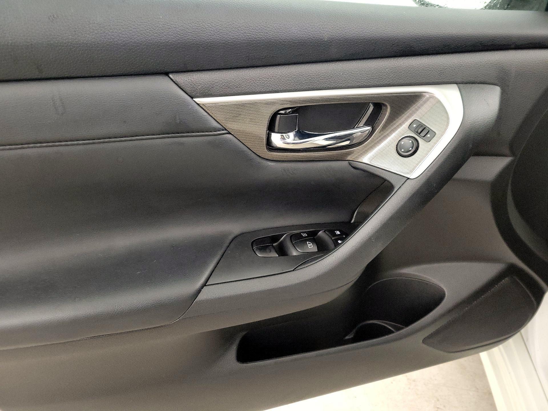 Thumbnail: 2013 Nissan Altima - 12
