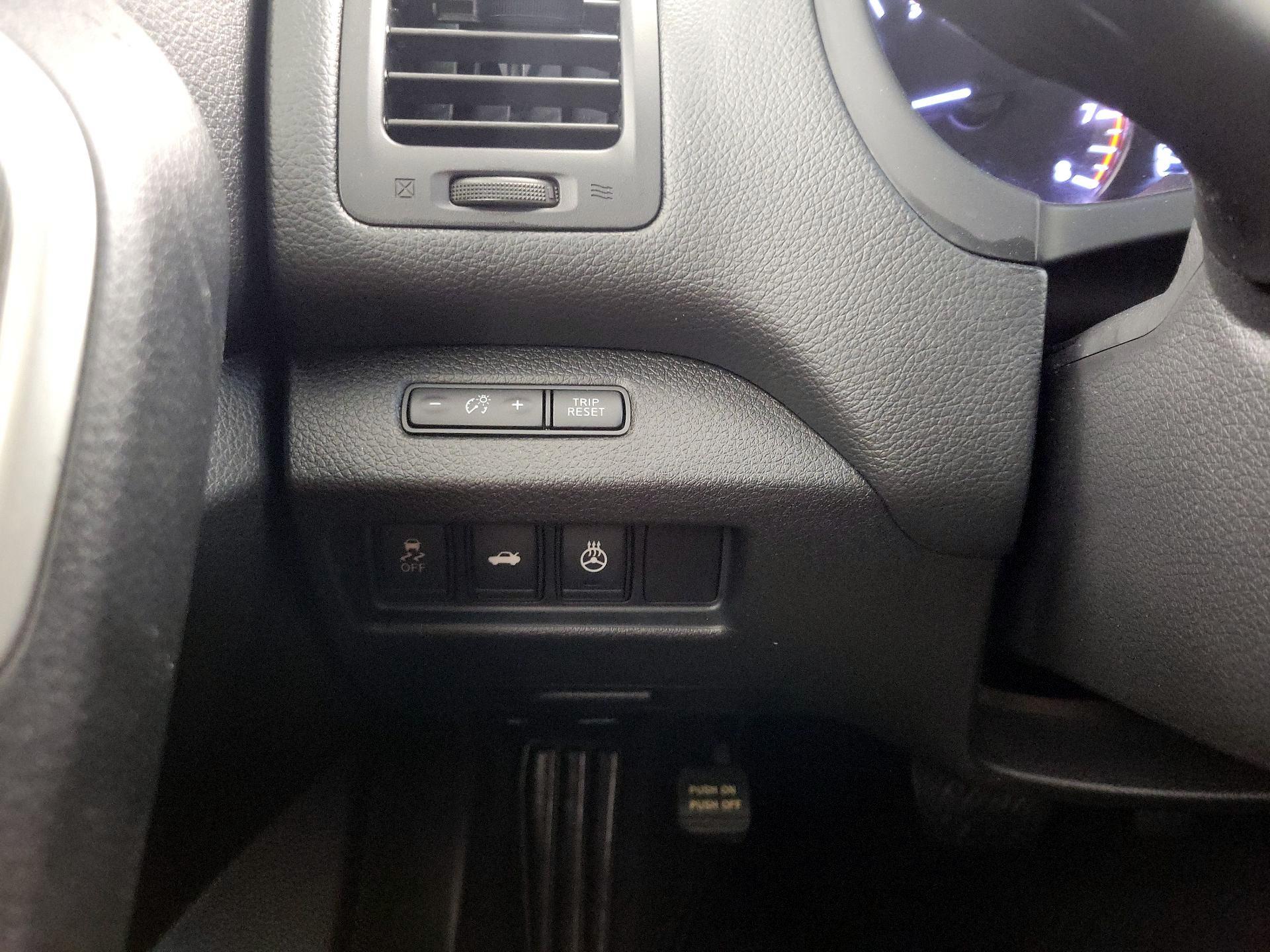 Thumbnail: 2013 Nissan Altima - 13