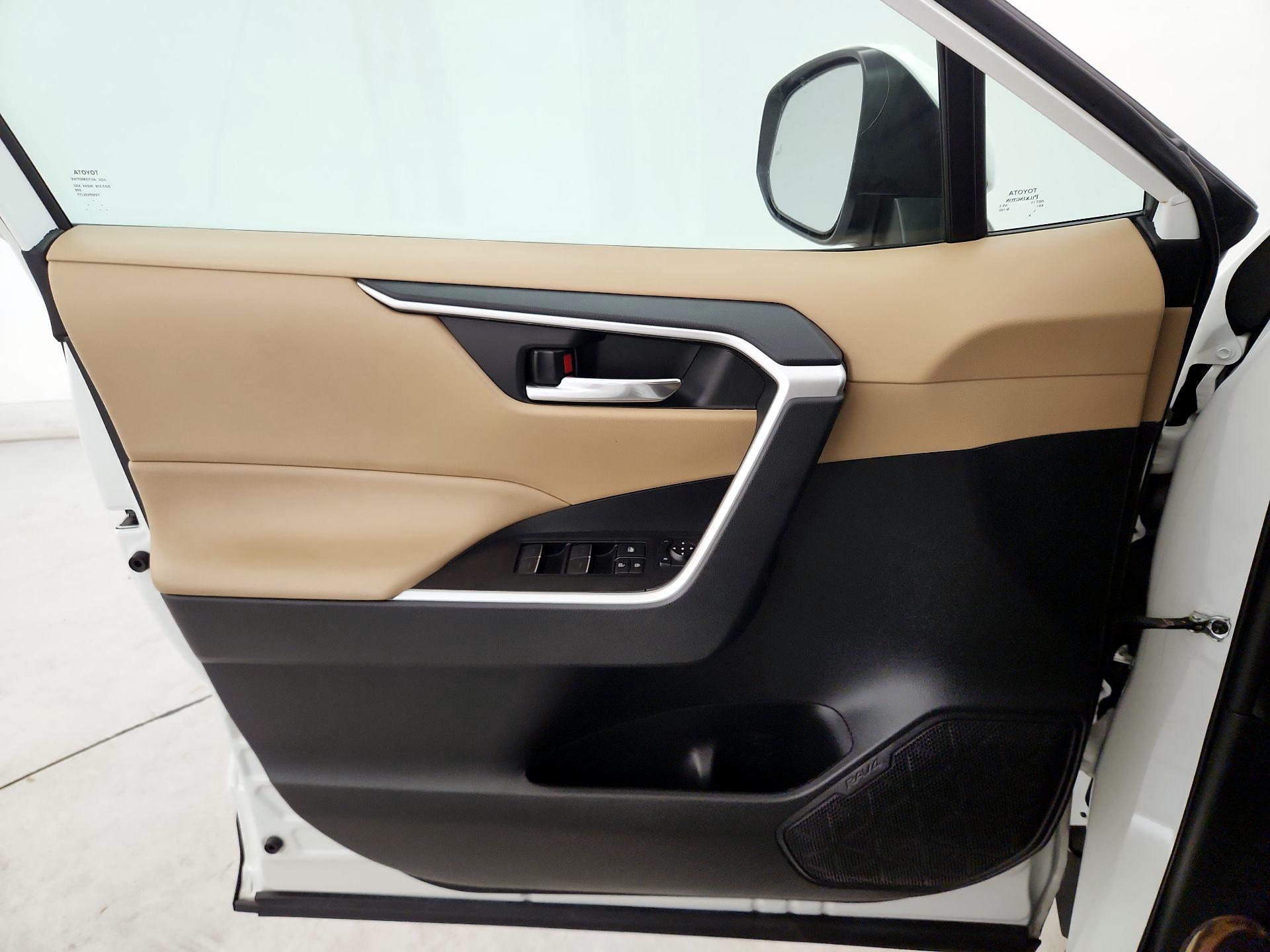 Thumbnail: 2022 Toyota RAV4 - 12