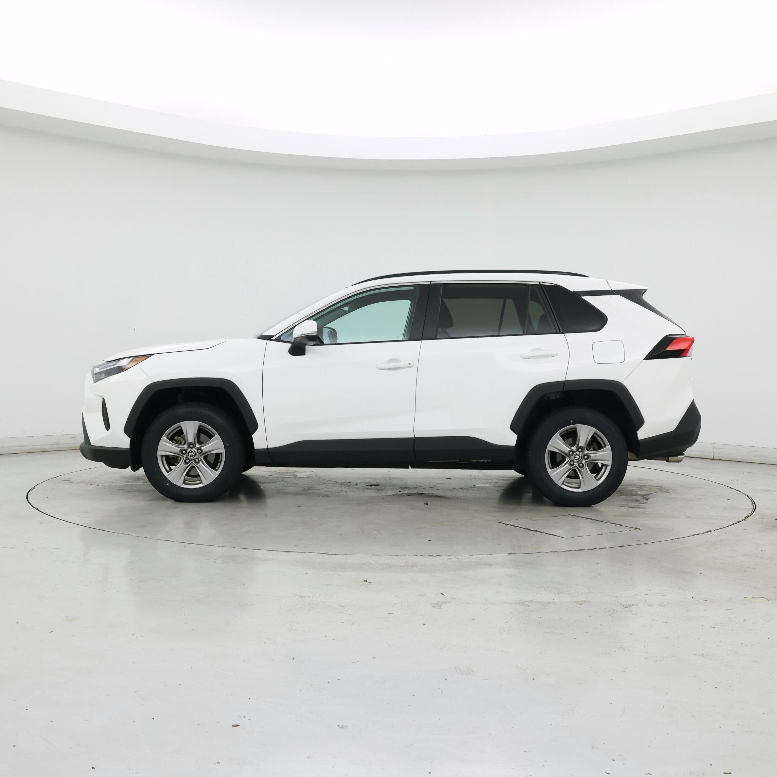 Thumbnail: 2022 Toyota RAV4 - 3