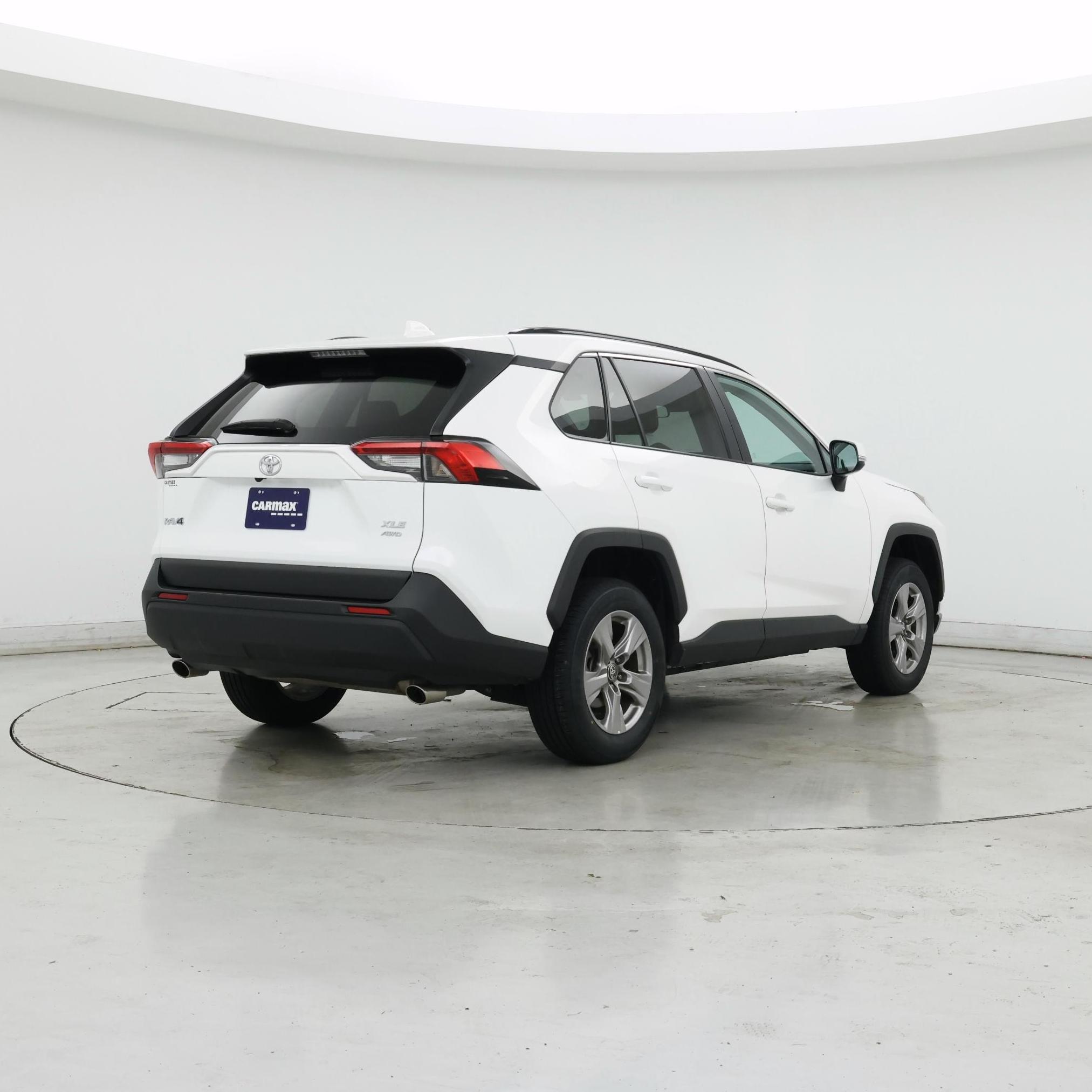 Thumbnail: 2022 Toyota RAV4 - 8