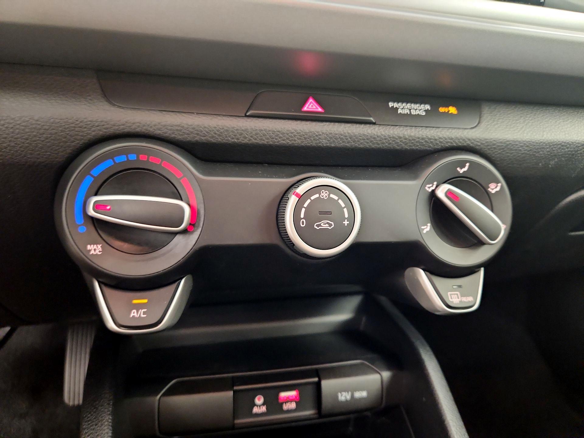 Thumbnail: 2020 Kia Rio - 16