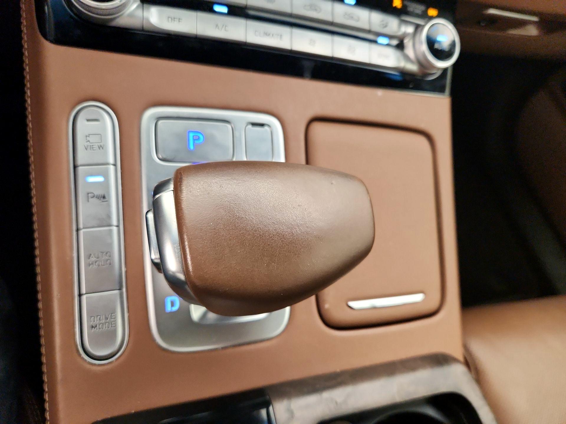 Thumbnail: 2022 Genesis G90 - 18